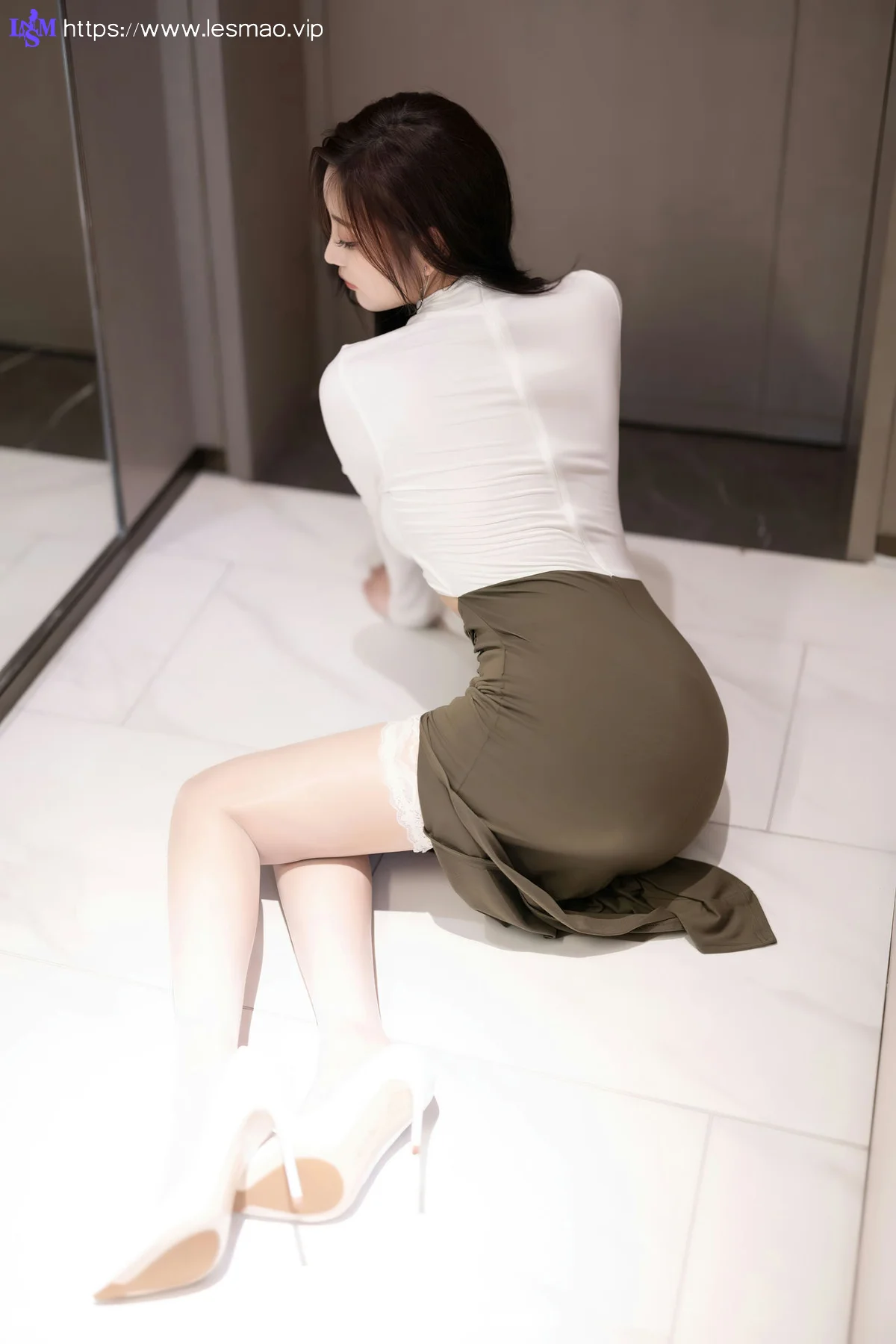 XIAOYU  语画  Vol.1080  杨晨晨Yome 绿色短裙性感写真1 - 3