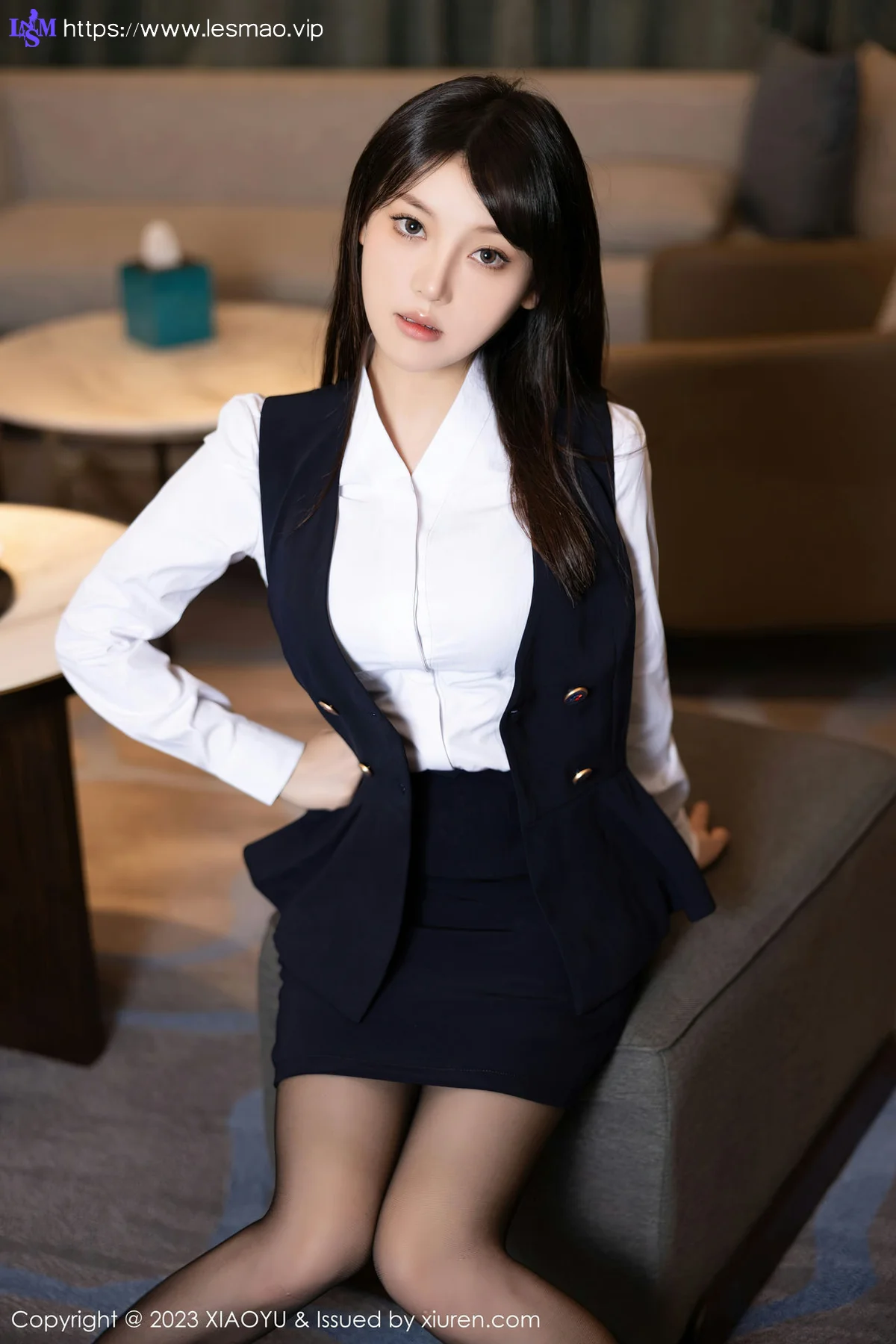 XIAOYU  语画  Vol.1113 豆瓣酱 深色Ol性感写真1 - 1