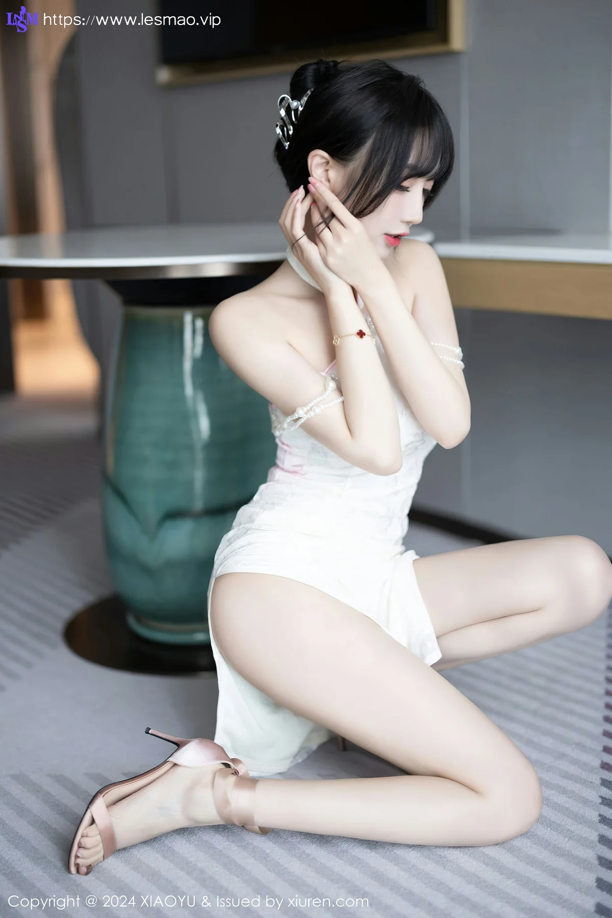 XIAOYU  语画  Vol.1186  王馨瑶yanni 诱人灰丝海南旅拍11 - 4