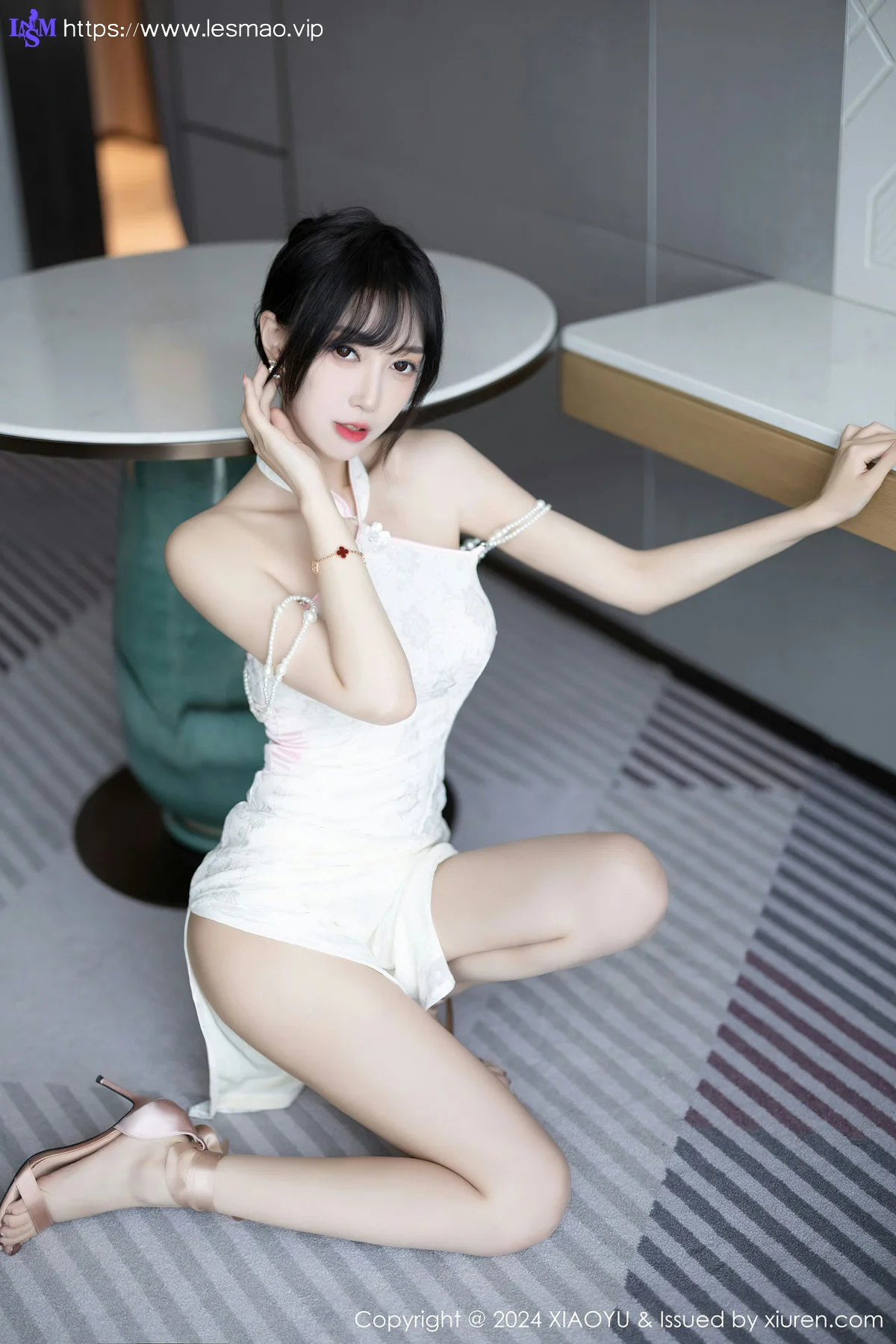 XIAOYU  语画  Vol.1186  王馨瑶yanni 诱人灰丝海南旅拍11 - 5