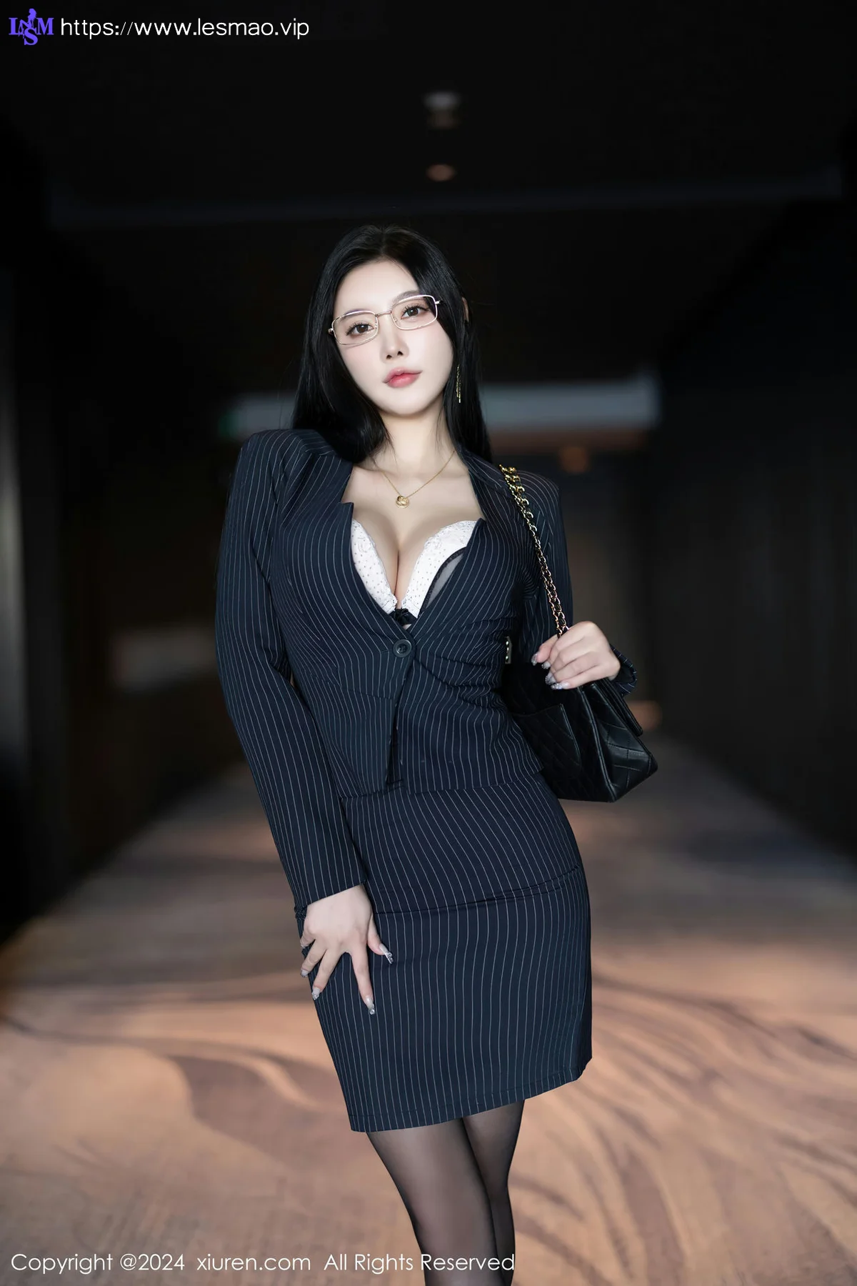 XIAOYU  语画  Vol.1188  杨晨晨Yome 黑色条纹西服海南旅拍11 - 3