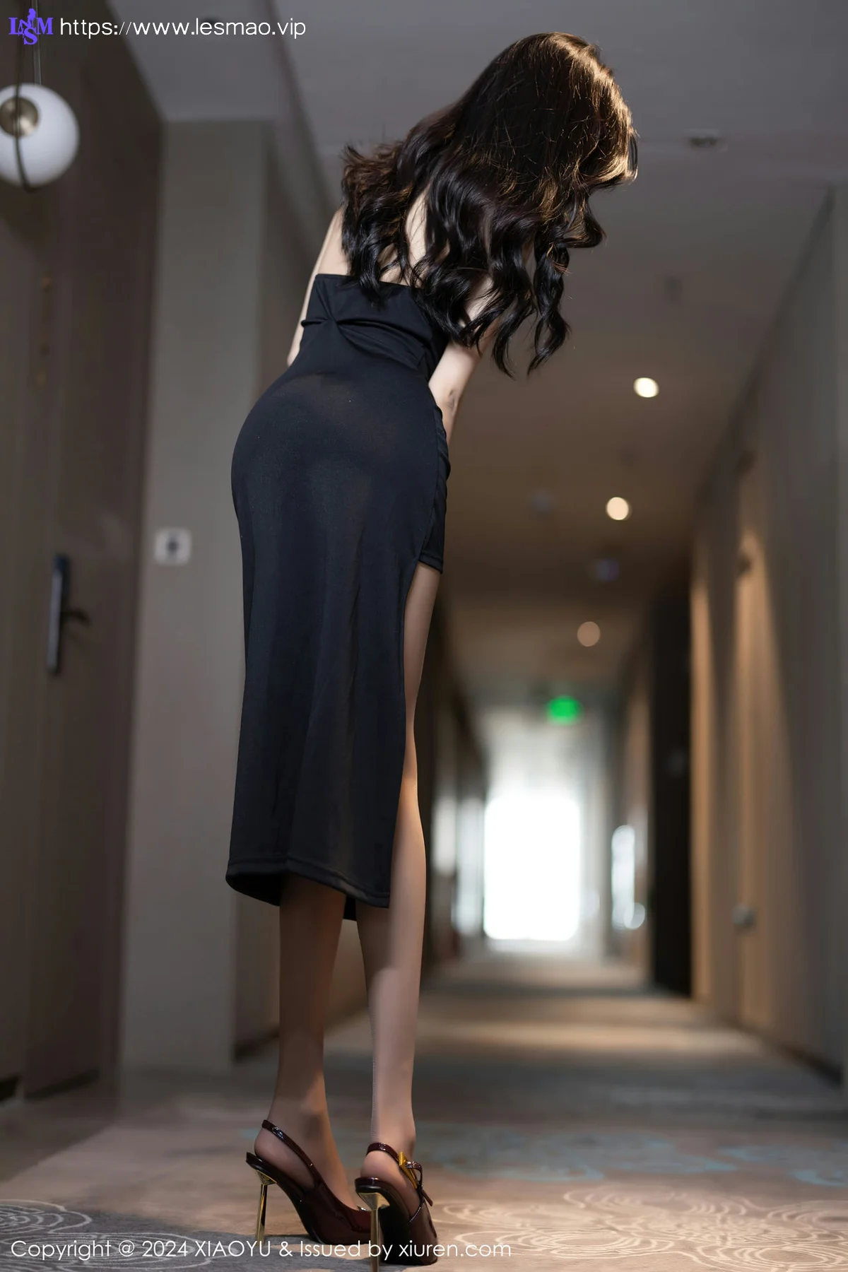 XIAOYU  语画  Vol.1212  程程程- 红色丝袜性感写真1 - 5