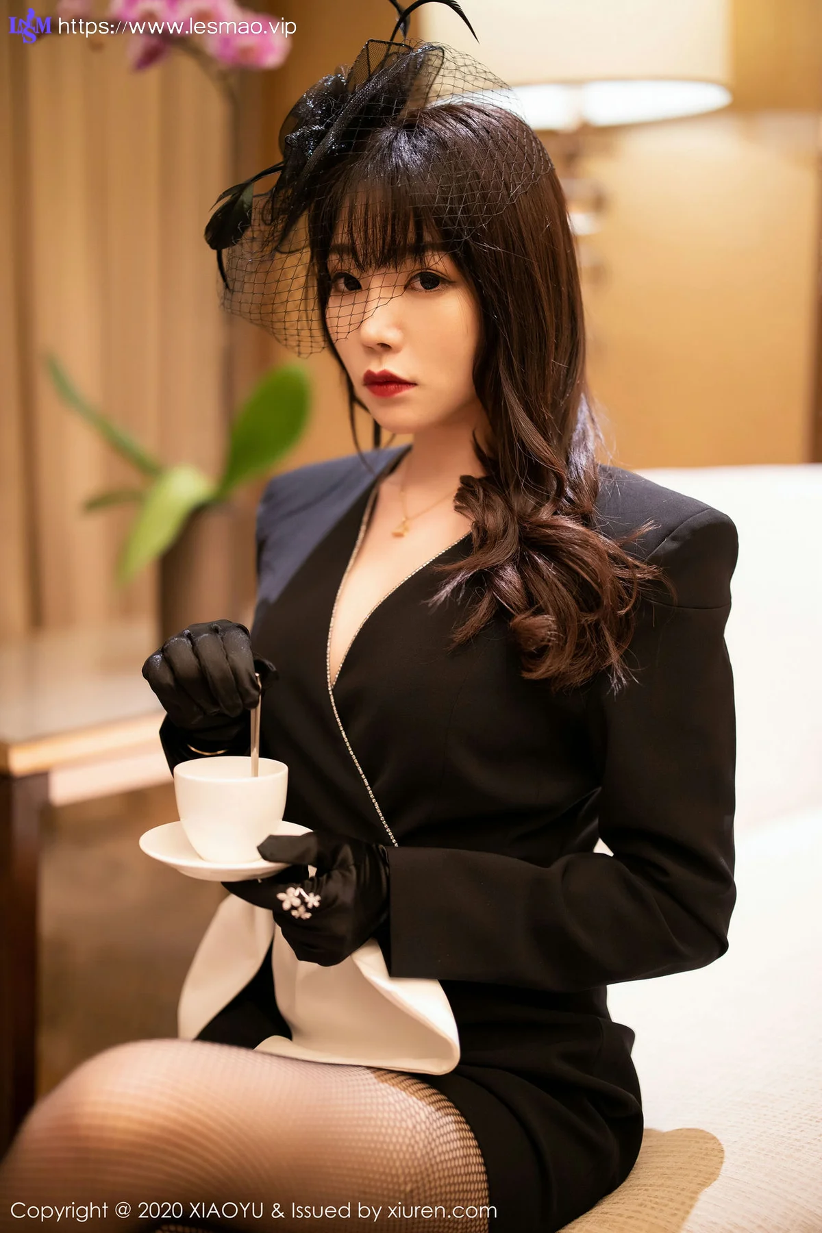 XIAOYU  语画界 Vol.239 典雅制服与魅惑网袜 芝芝Booty 澳门心愿旅拍写真 - 3