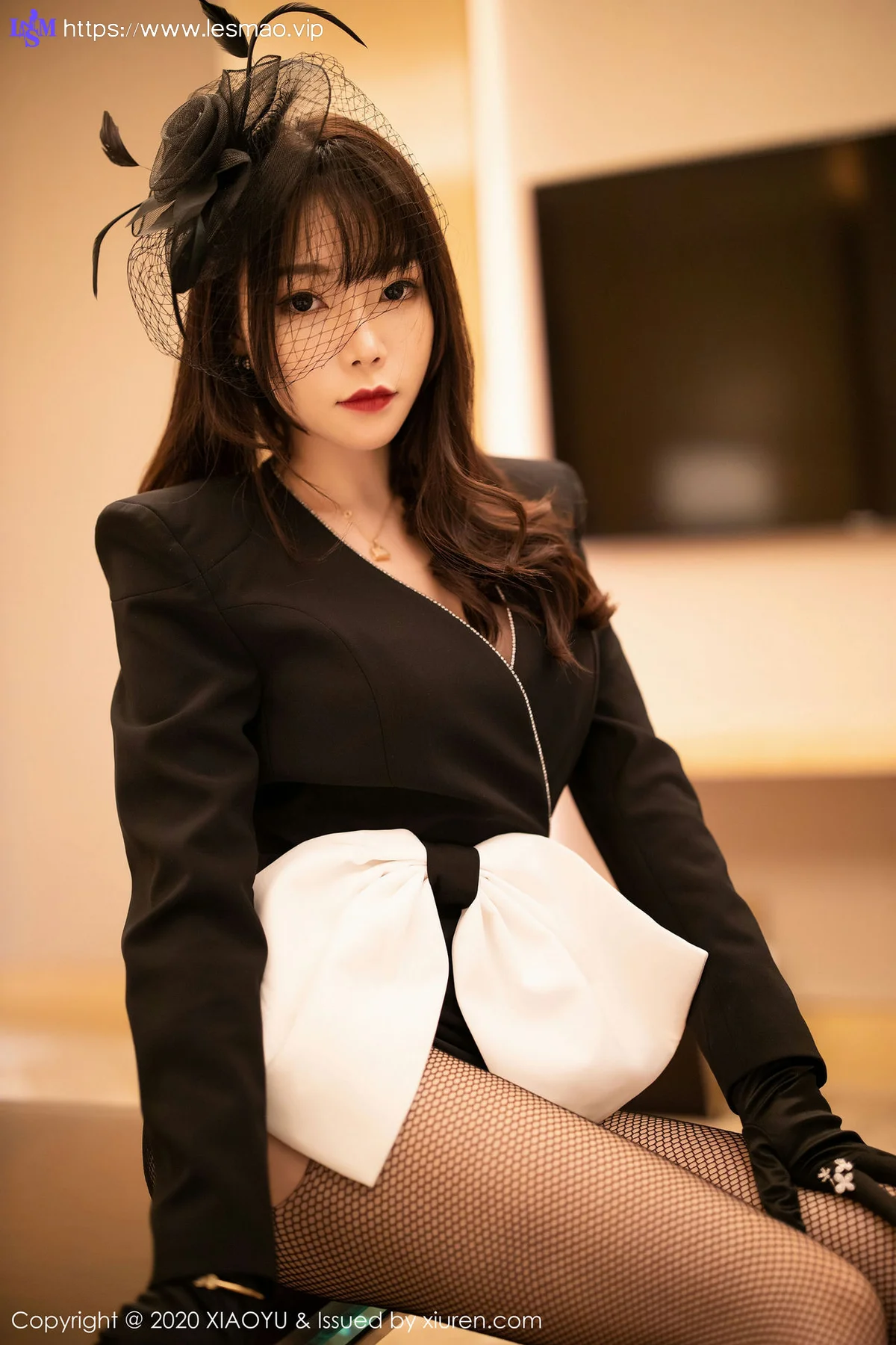 XIAOYU  语画界 Vol.239 典雅制服与魅惑网袜 芝芝Booty 澳门心愿旅拍写真 - 8