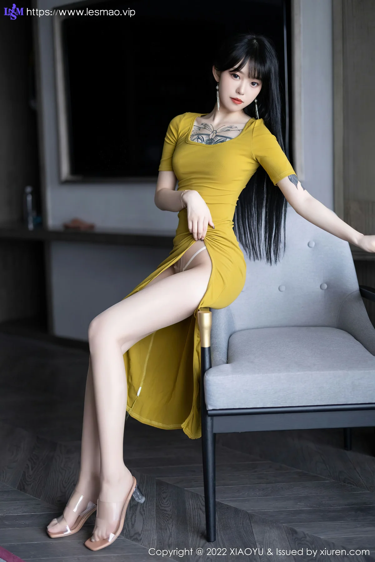 XIAOYU  语画界 Vol.829  白色丝袜 奶瓶. 性感写真1 - 2