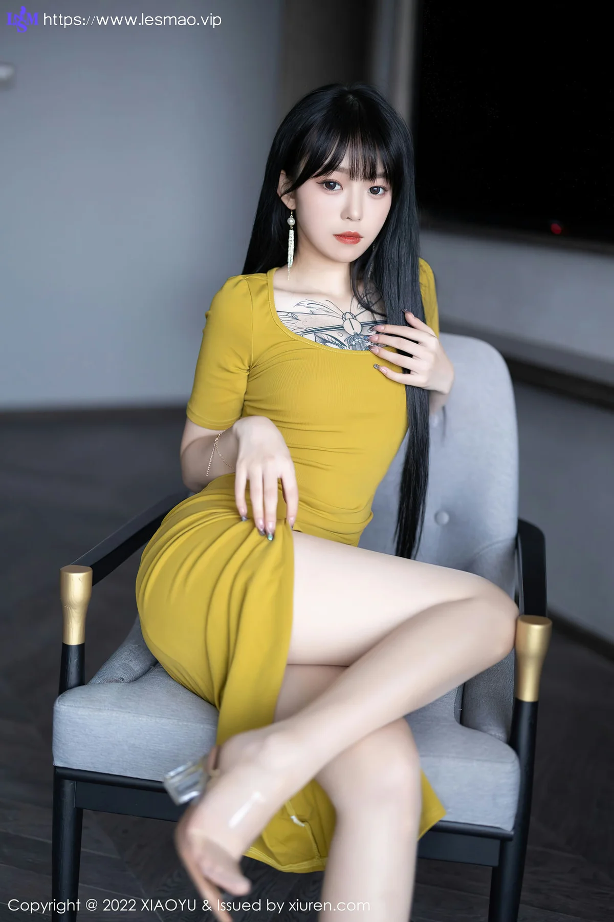XIAOYU  语画界 Vol.829  白色丝袜 奶瓶. 性感写真1 - 4
