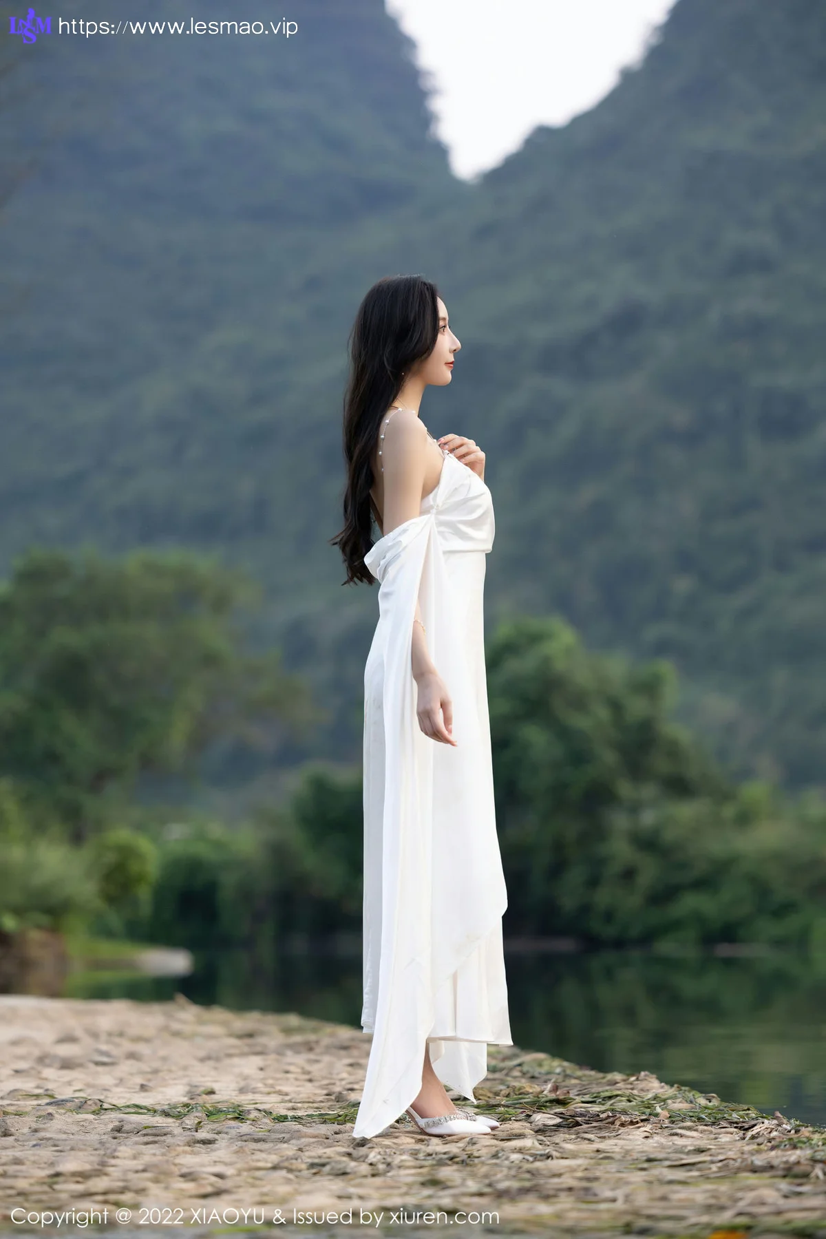 XIAOYU  语画界 Vol.884  王馨瑶yanni 蕾丝内衣户外场景杭州旅拍1 - 2