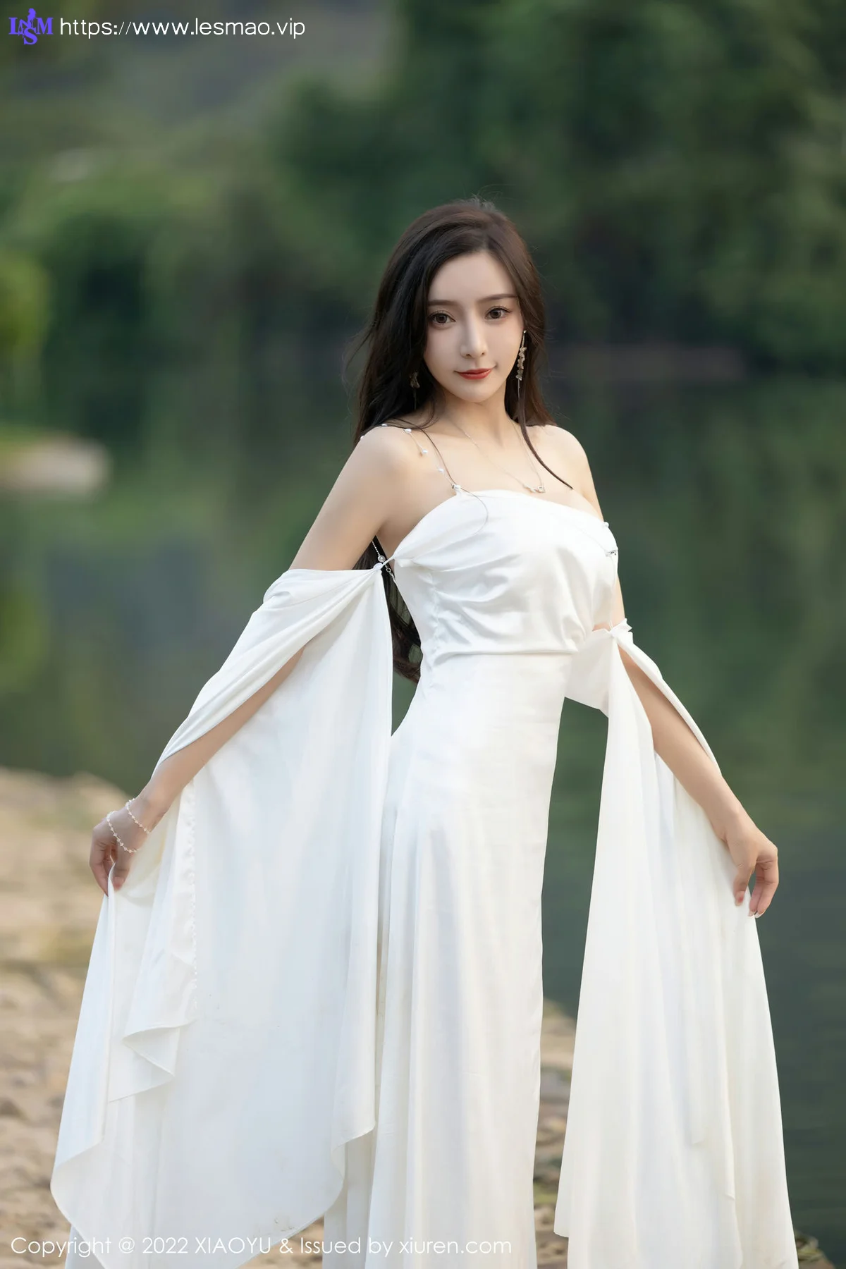 XIAOYU  语画界 Vol.884  王馨瑶yanni 蕾丝内衣户外场景杭州旅拍1 - 3