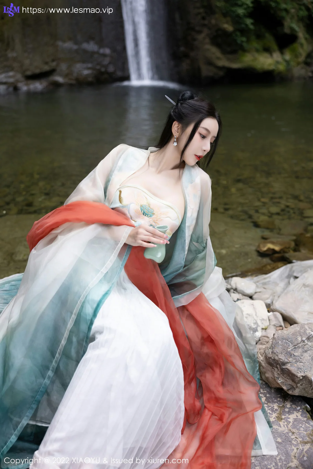 XIAOYU  语画界 Vol.889  王馨瑶yanni 浅色古装户外场景杭州旅拍写真11 - 4