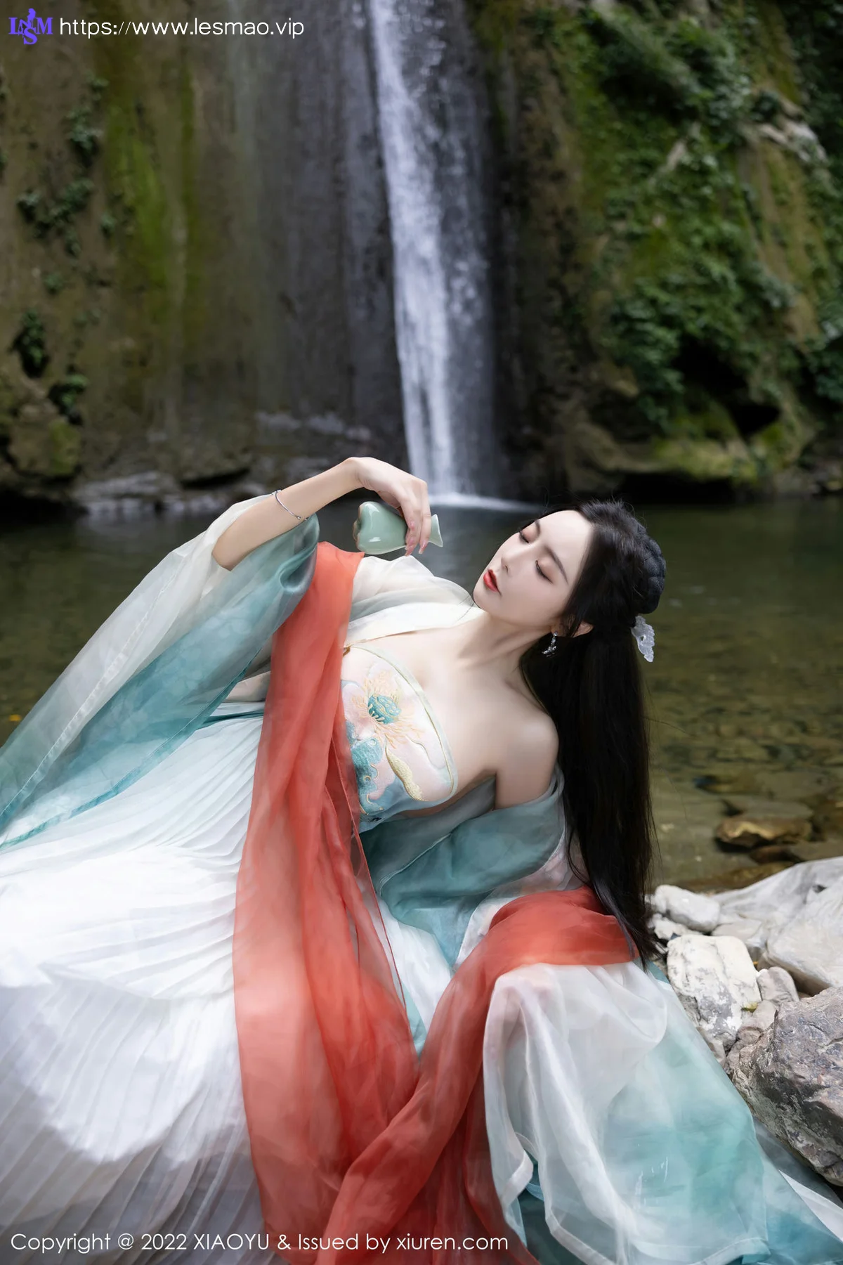 XIAOYU  语画界 Vol.889  王馨瑶yanni 浅色古装户外场景杭州旅拍写真11 - 5