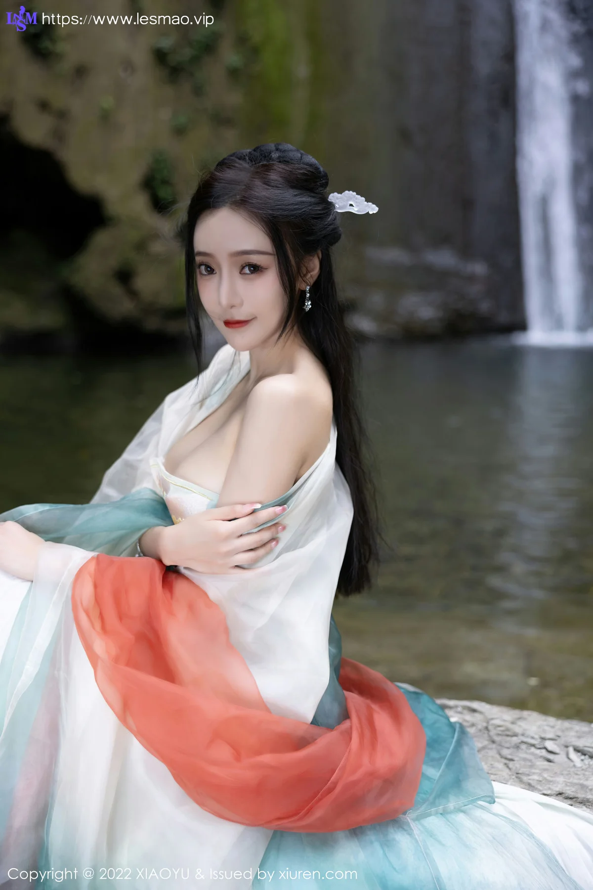 XIAOYU  语画界 Vol.889  王馨瑶yanni 浅色古装户外场景杭州旅拍写真11 - 1