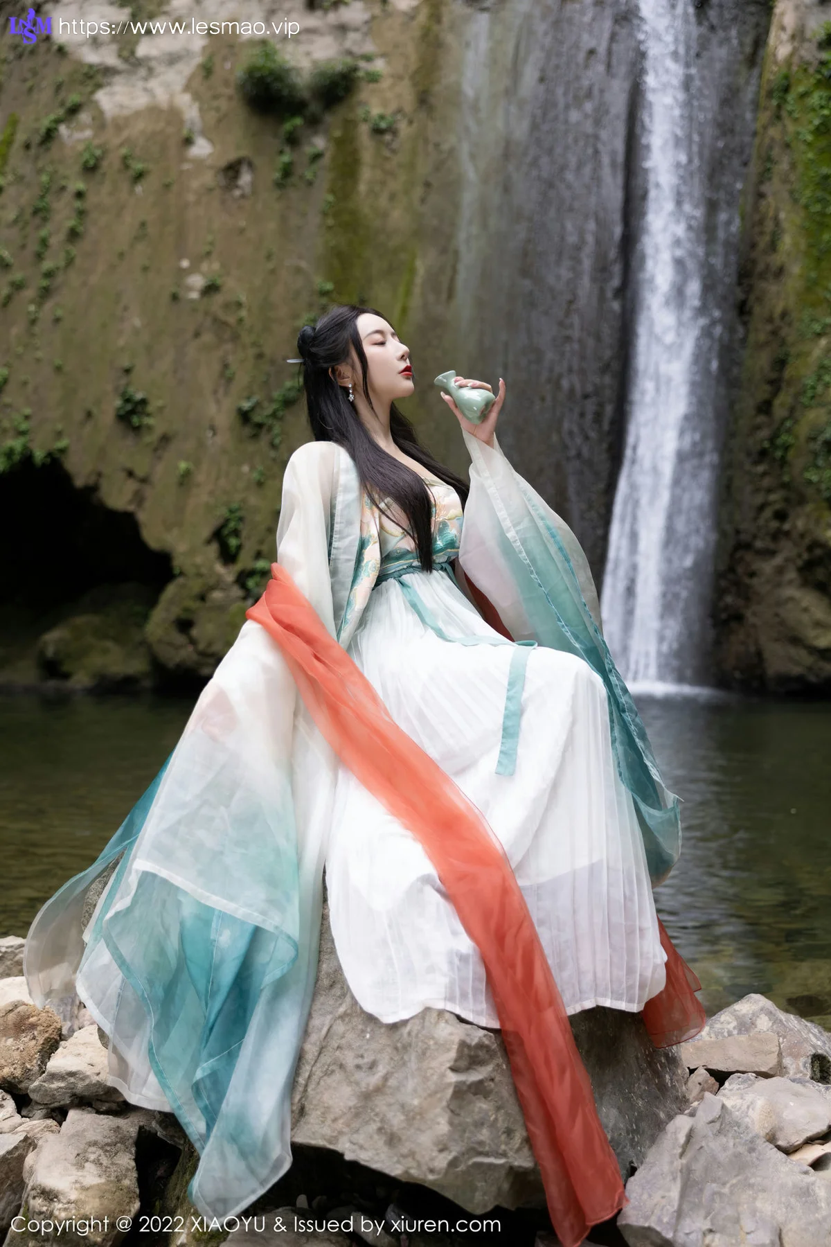 XIAOYU  语画界 Vol.889  王馨瑶yanni 浅色古装户外场景杭州旅拍写真11 - 2
