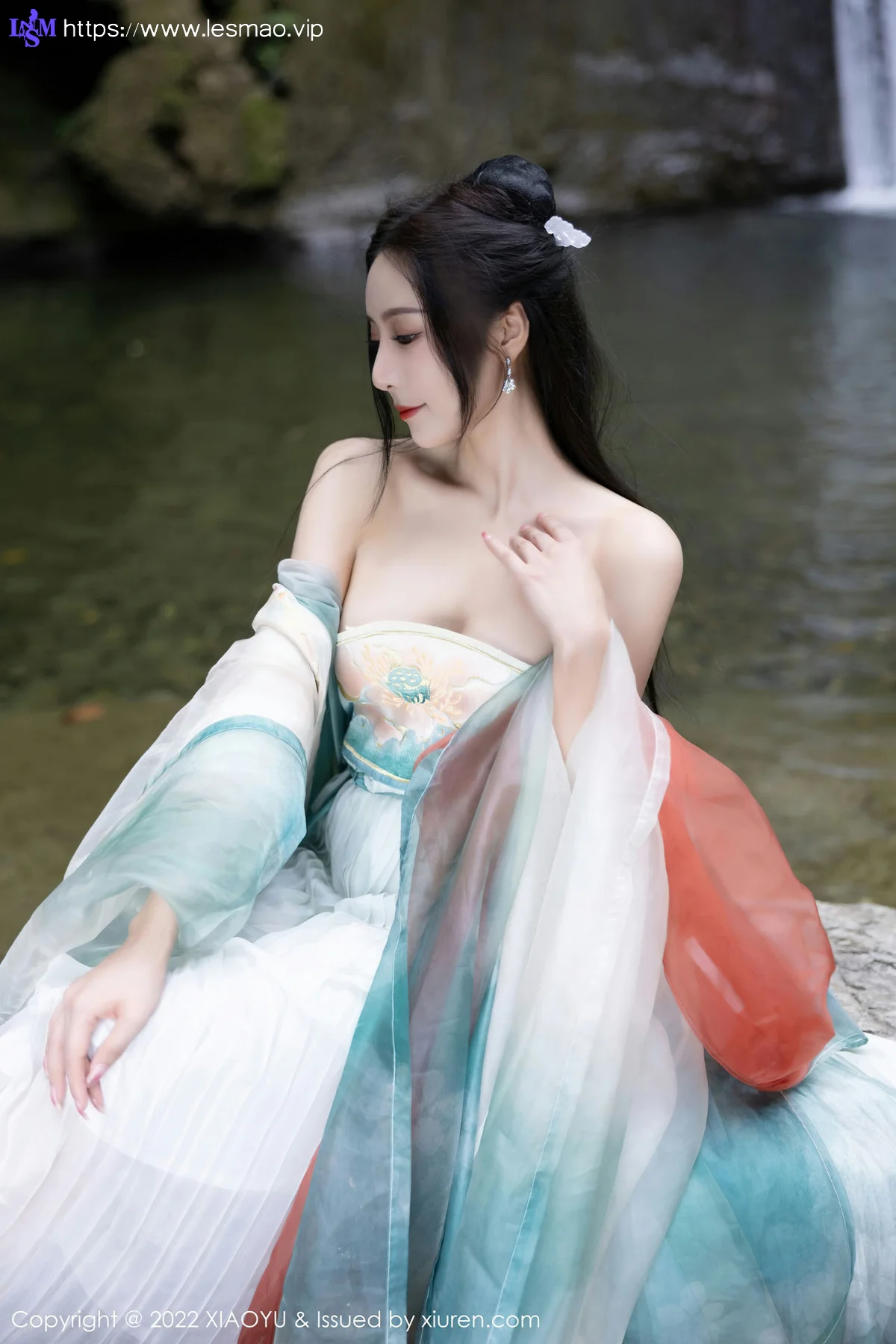 XIAOYU  语画界 Vol.889  王馨瑶yanni 浅色古装户外场景杭州旅拍写真11 - 4