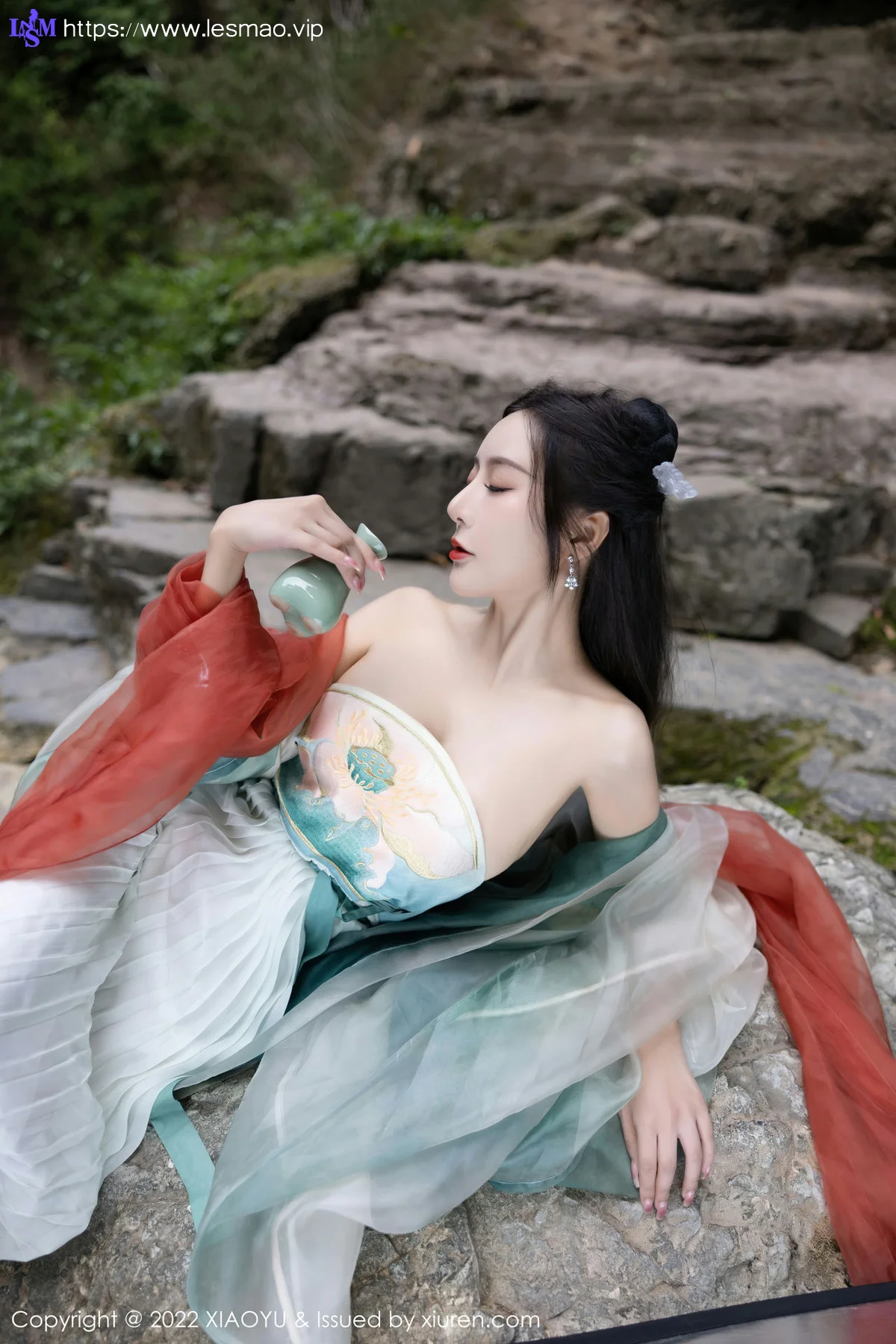 XIAOYU  语画界 Vol.889  王馨瑶yanni 浅色古装户外场景杭州旅拍写真11 - 5