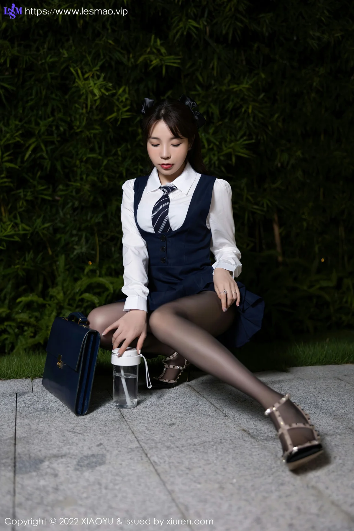 XIAOYU  语画界 Vol.894  徐莉芝Booty 爆乳背带裙性感写真1 - 4