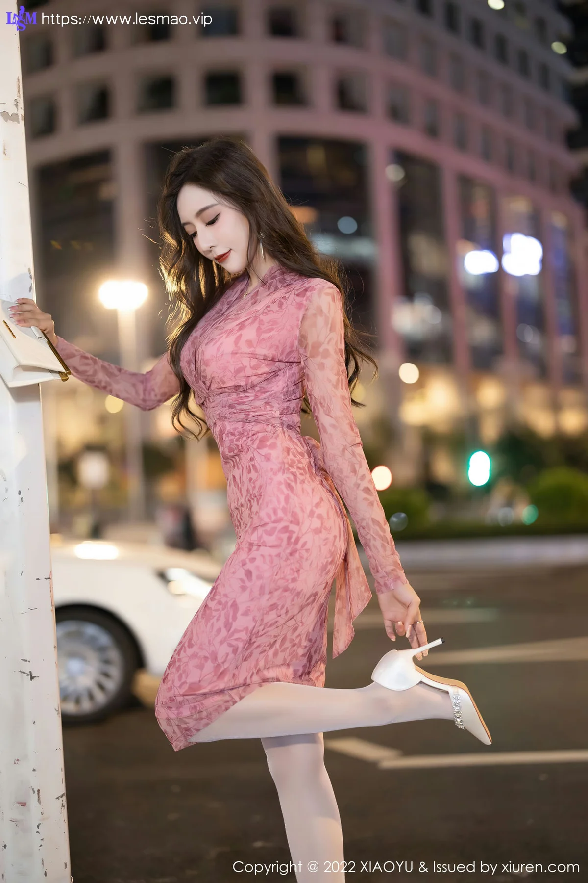 XIAOYU  语画界 Vol.899  王馨瑶yanni 户外场景拍摄连衣短裙性感写真1 - 7