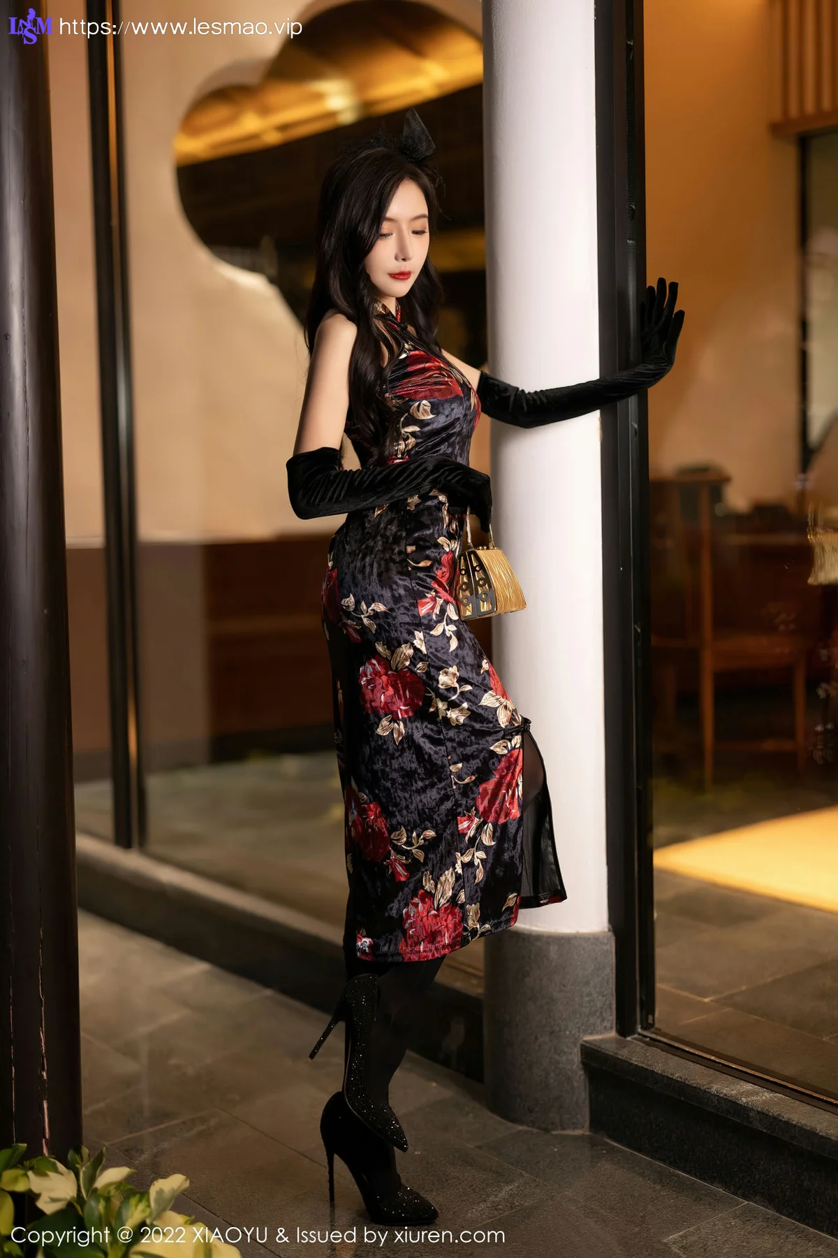 XIAOYU  语画界 Vol.909  王馨瑶yanni 魅惑黑丝杭州旅拍写真 - 1