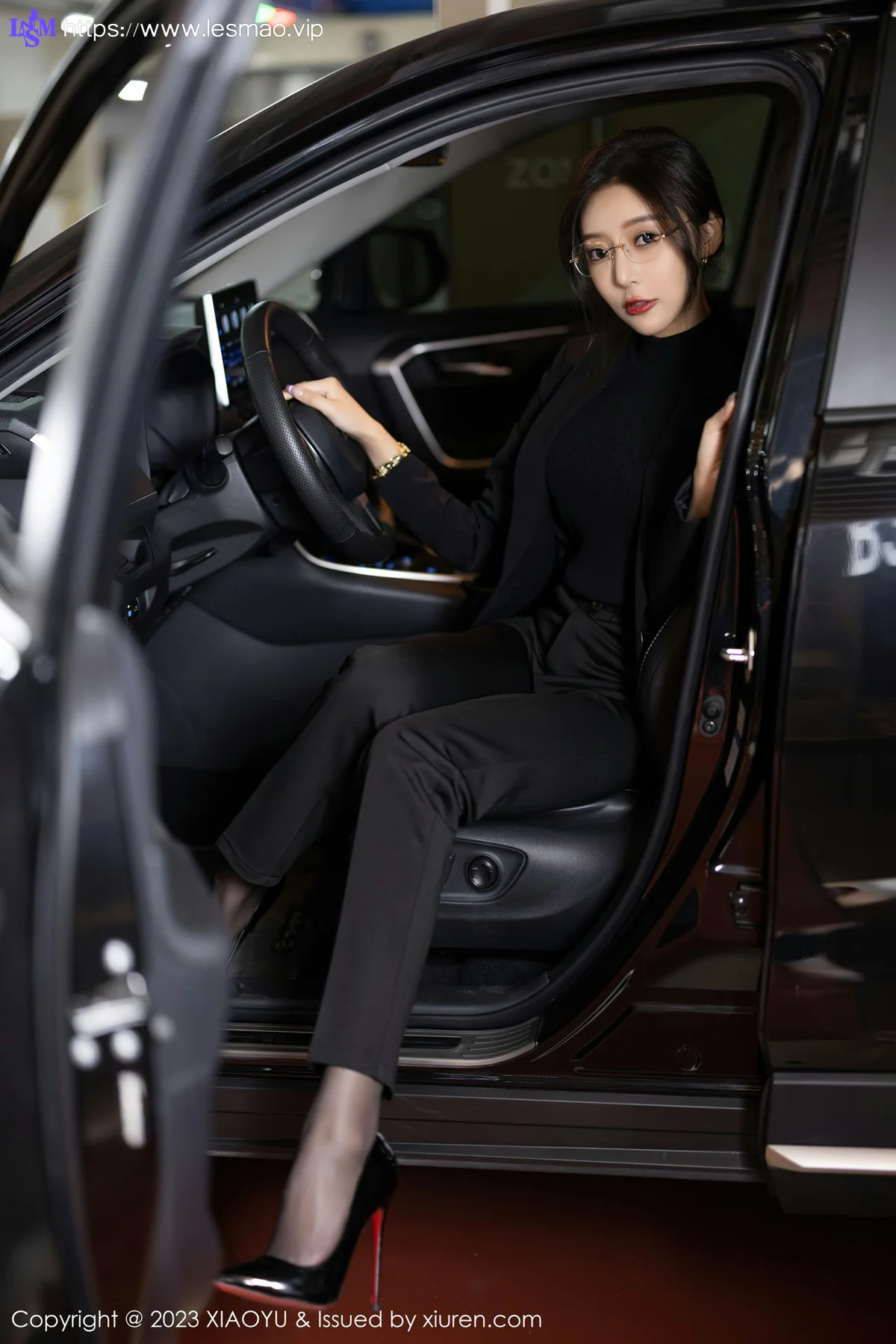 XIAOYU  语画界 Vol.974  王馨瑶yanni 黑色制服Ol性感写真11 - 2