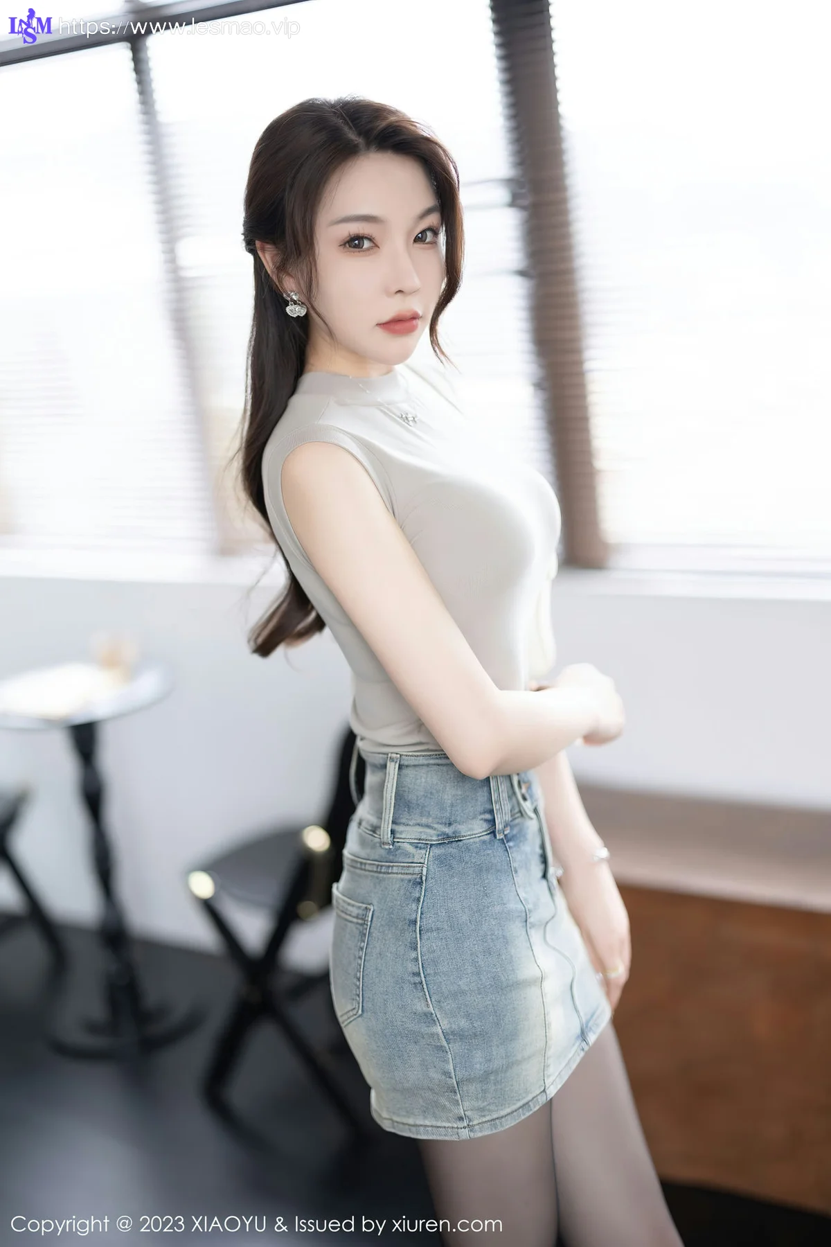 XIAOYU  语画界 Vol.975  徐莉芝Booty 白色内衣魅惑黑丝性感写真1 - 2