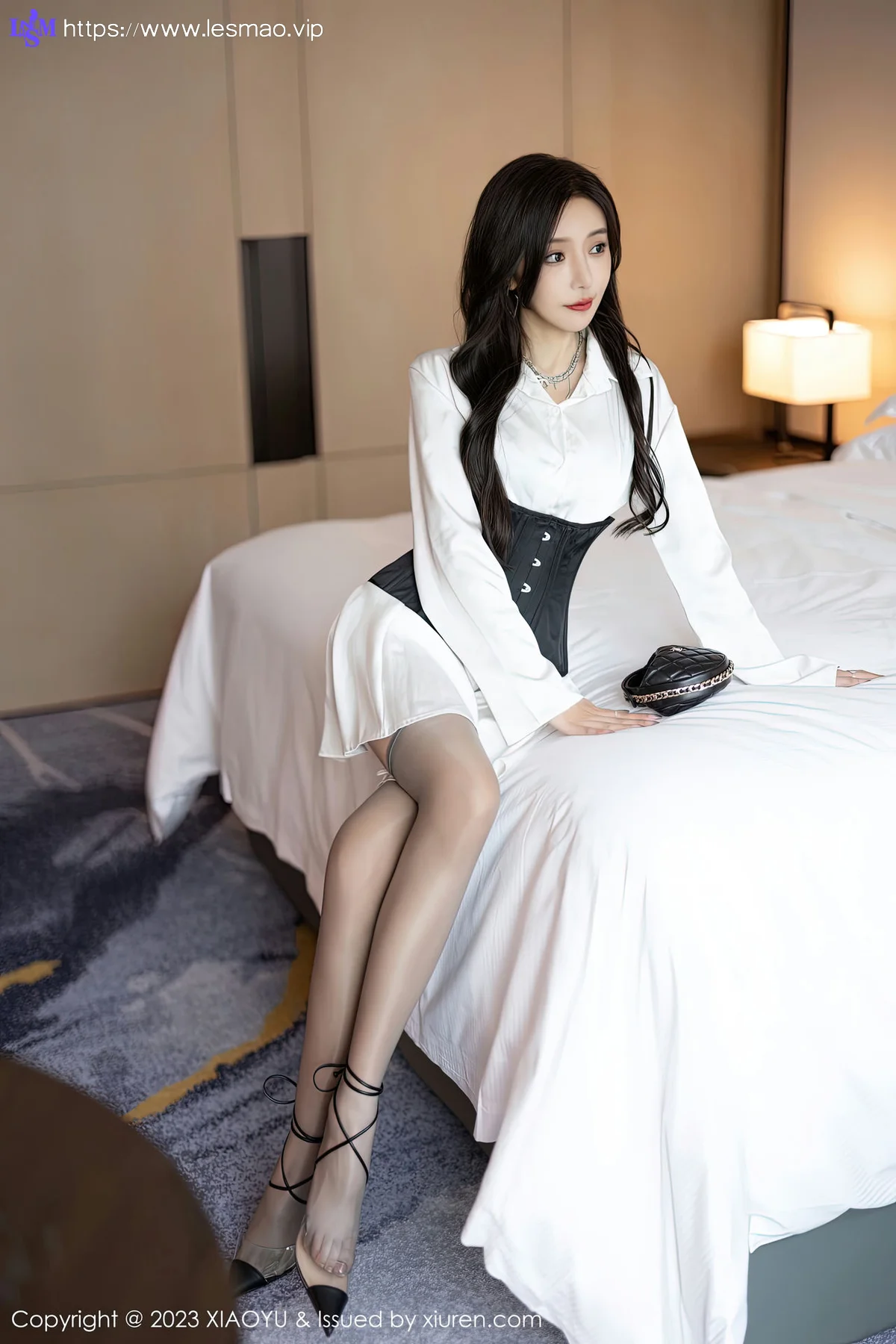 XIAOYU  语画界 Vol.990  王馨瑶yanni 魅惑灰丝性感写真1 - 8