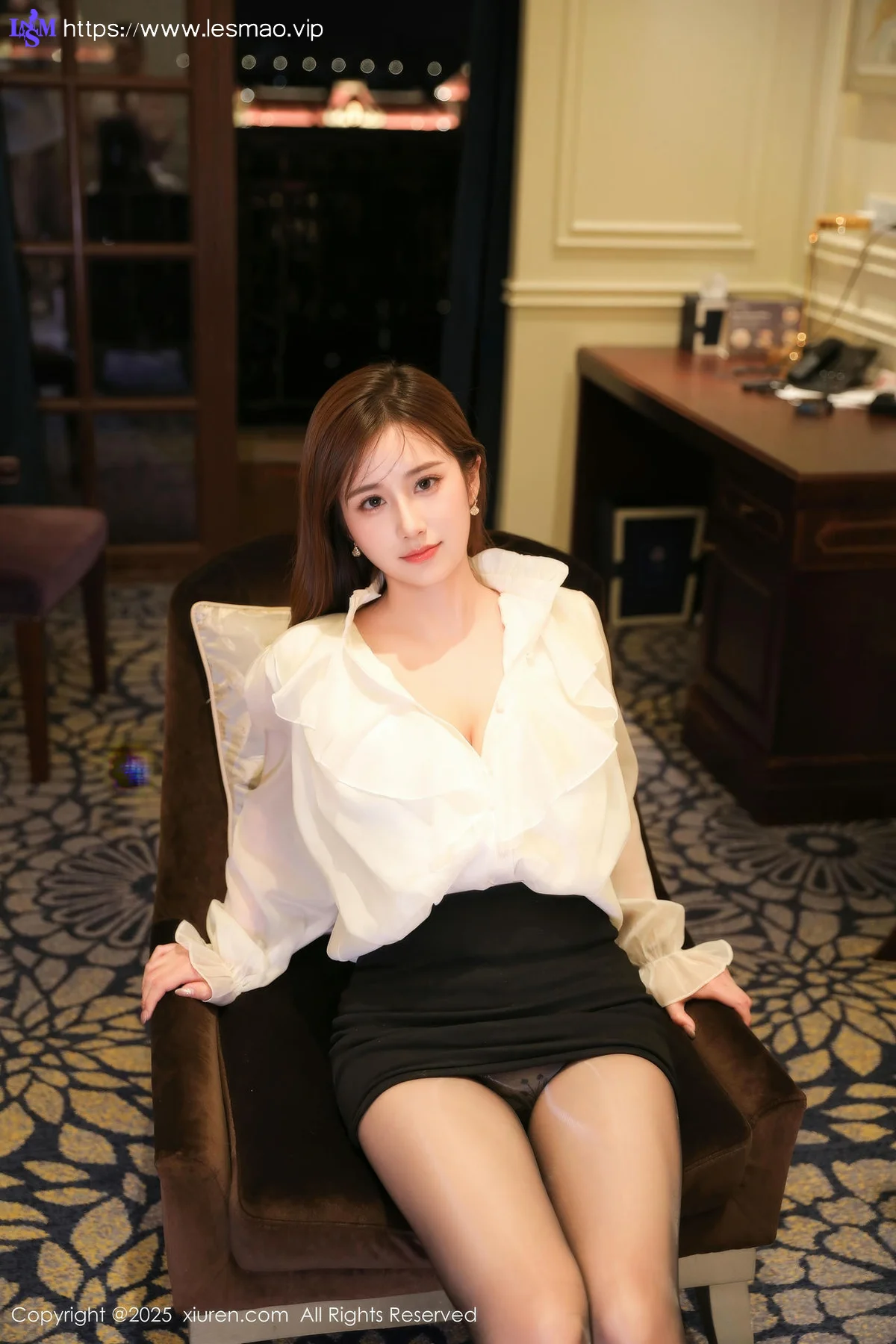 XiuRen 秀人 No.10342 小肉肉咪 OL魅惑黑丝 - 8