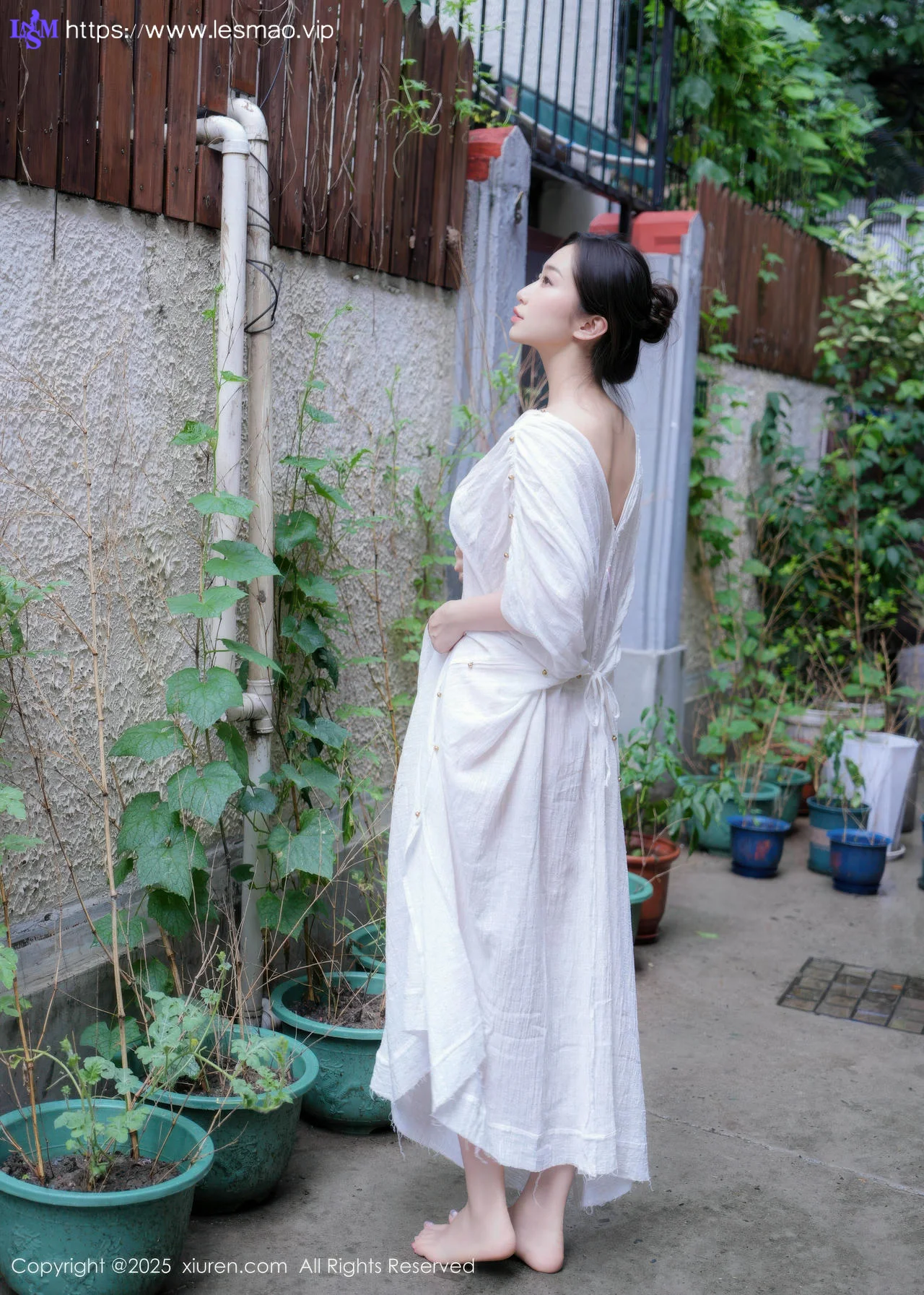 XiuRen 秀人 No.10603 楠芝 街拍白色长袍 - 6