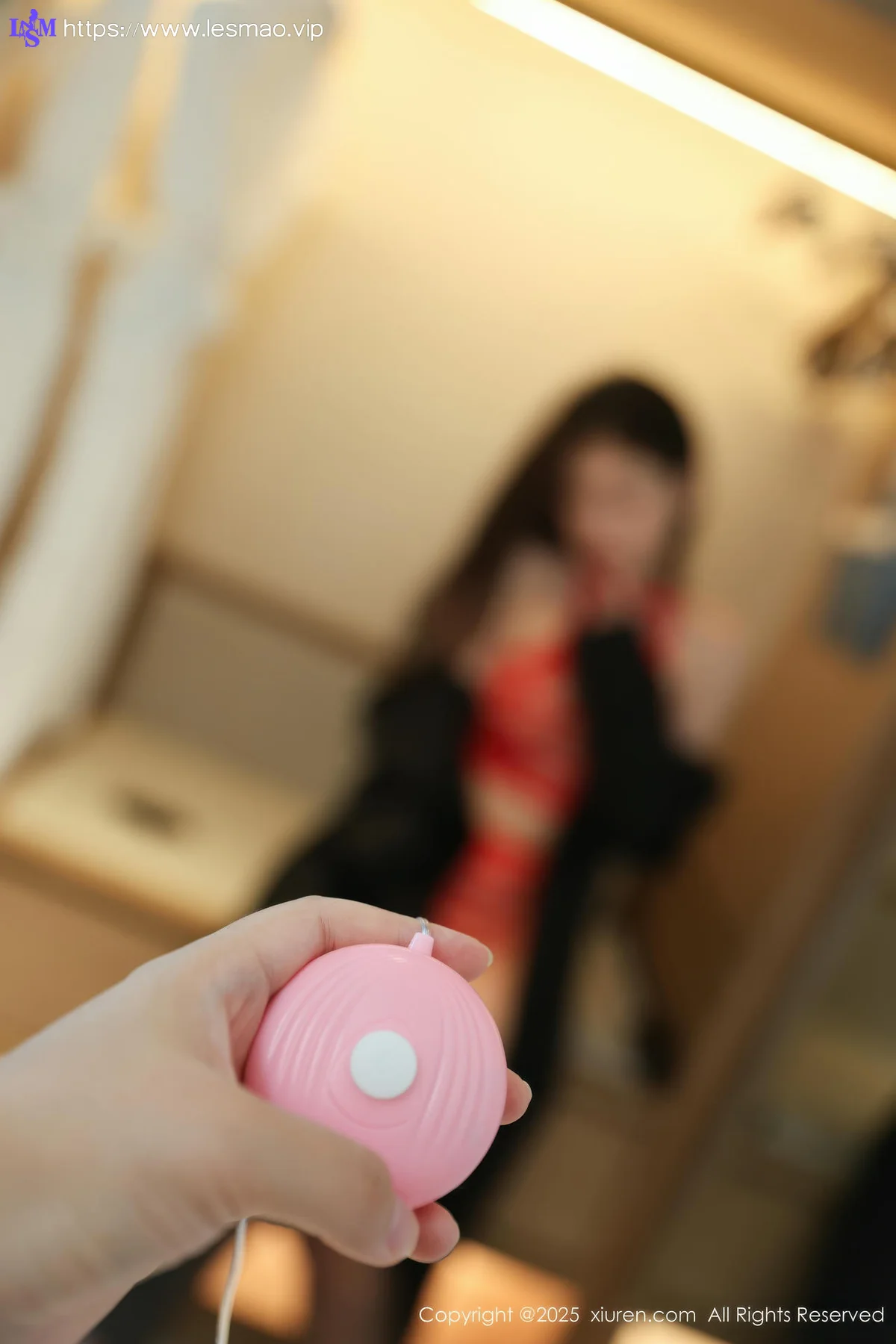 XiuRen 秀人 No.10652 刘婷婷 黑色风衣红色情趣内衣 - 10