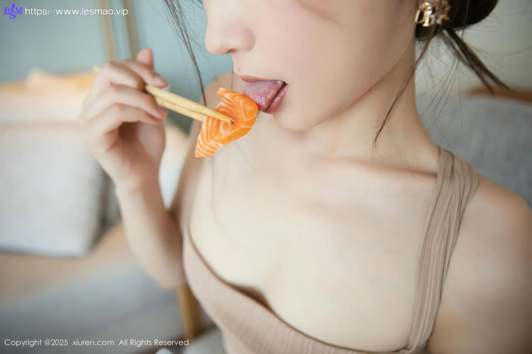 XiuRen 秀人 No.10678 刘婷婷 肉色连衣裙 - 2