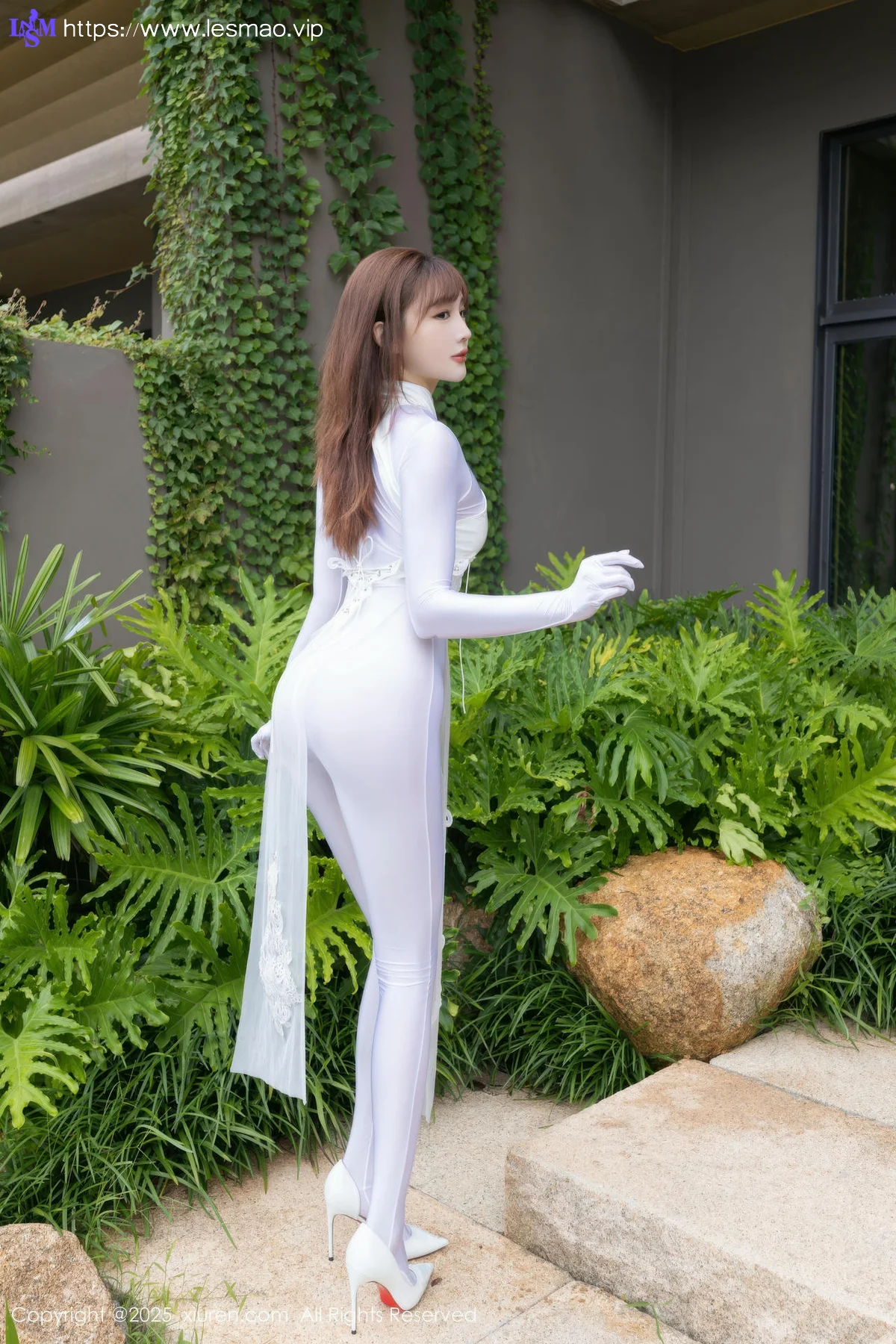 XiuRen 秀人 No.10704 陆萱萱 性感白旗袍 - 8