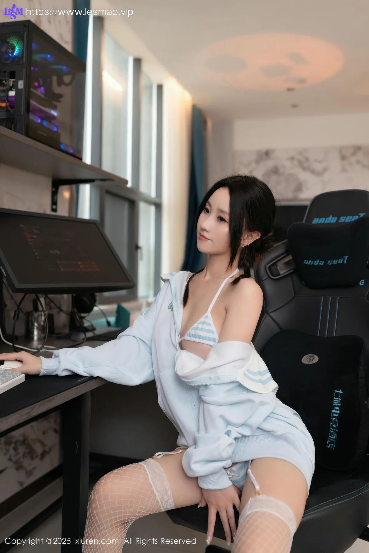 XiuRen 秀人 No.10778 杏子Yada 蓝色卫衣白色丝袜 - 10