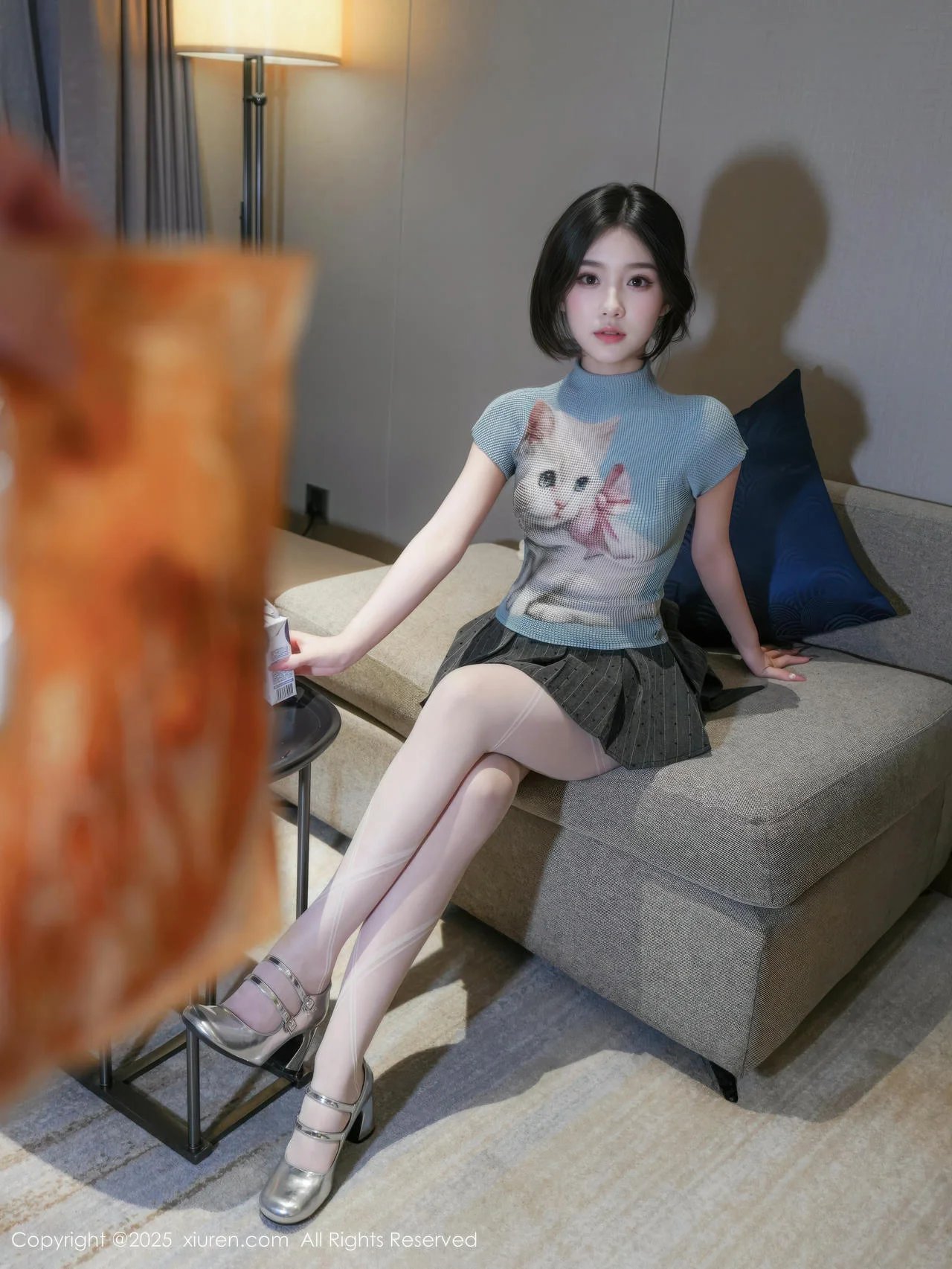 XiuRen 秀人 No.10830 汁汁 灰色短裙白色丝袜 - 4