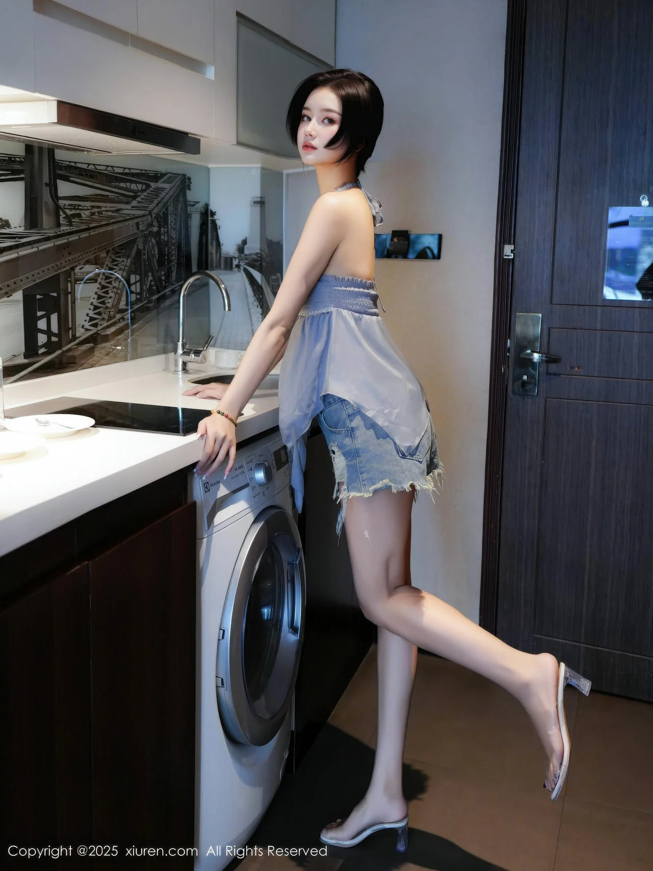 XiuRen 秀人 No.10893 特蕾莎厨娘灰色抹胸 - 2