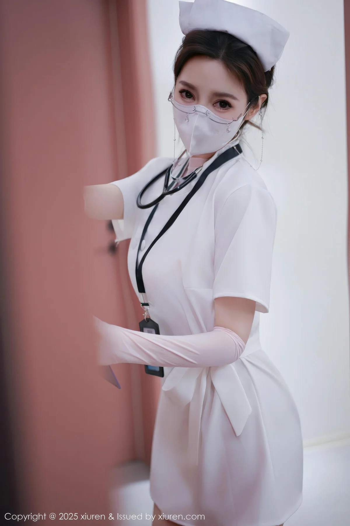 XiuRen 秀人 No.11099 Twins桃桃 护士制服主题写真 - 8