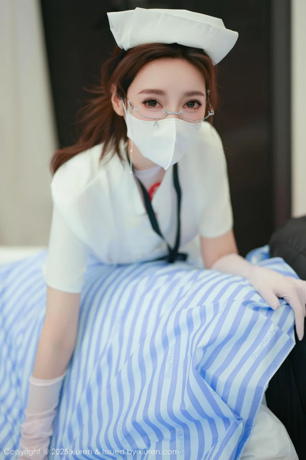 XiuRen 秀人 No.11099 Twins桃桃 护士制服主题写真 - 8