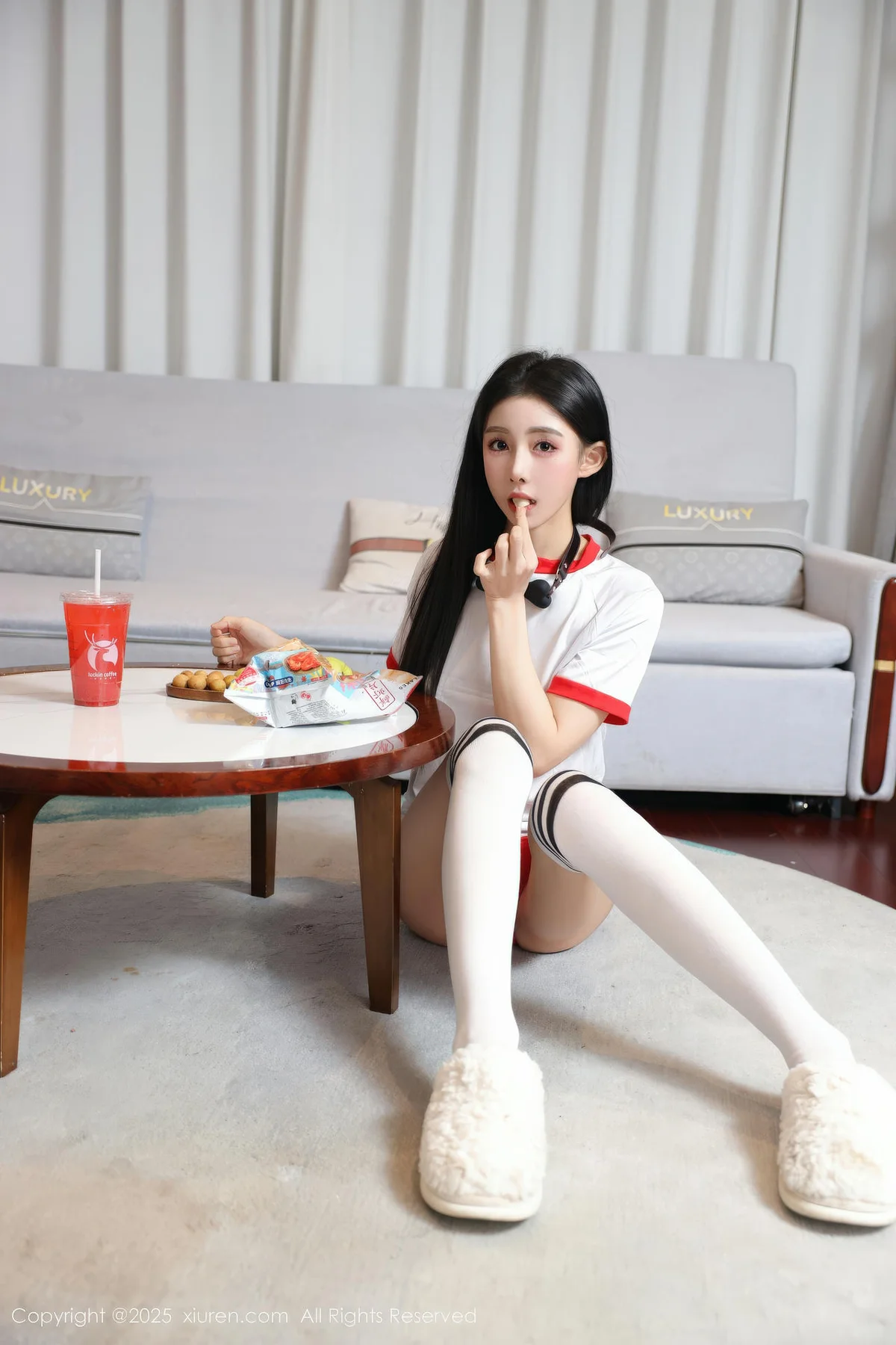 XiuRen 秀人 No.11110 许微微呀 白色T恤性感诱人丝袜 - 7