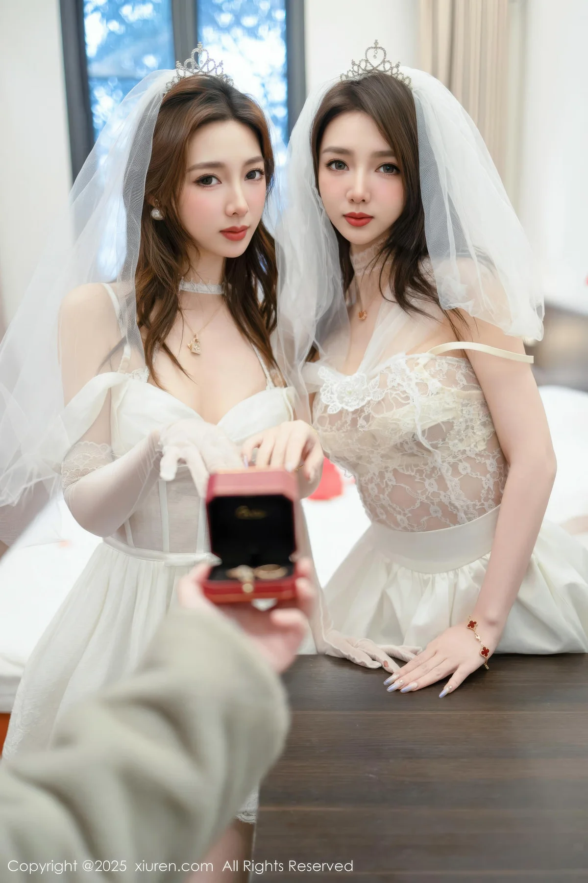 XiuRen 秀人 No.11184 Twins天夭 两位白色蕾丝婚纱 - 7