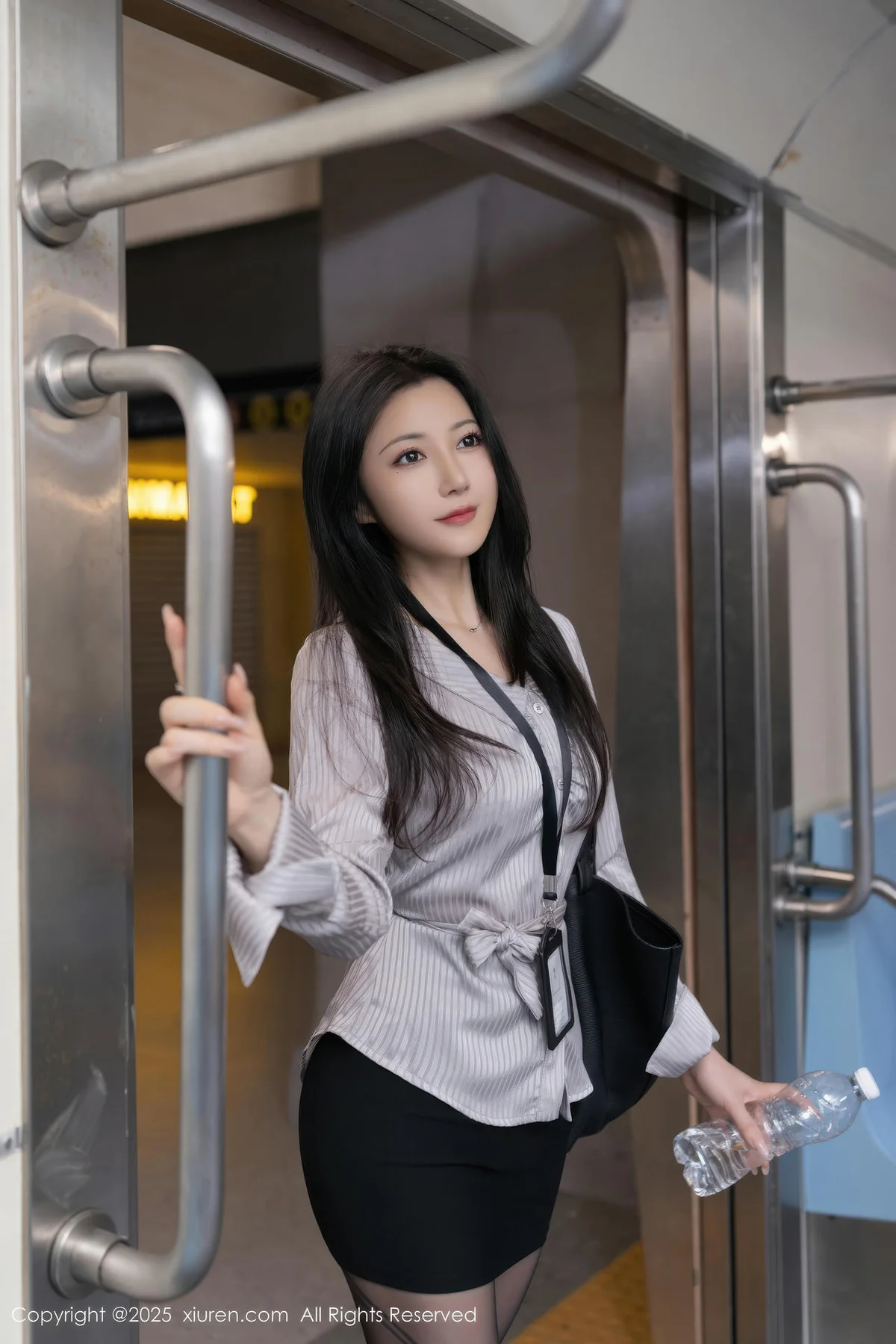 XiuRen 秀人 No.11186 鱼子酱Fish 性感OL服饰婀娜动人身段 - 1