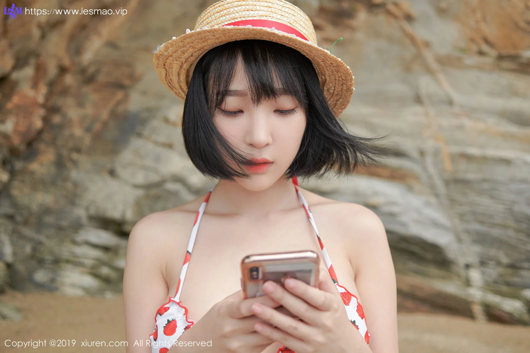 XiuRen 秀人 No.1611 模特卿卿 诱惑死库水韩国旅拍第二套写真 - 1
