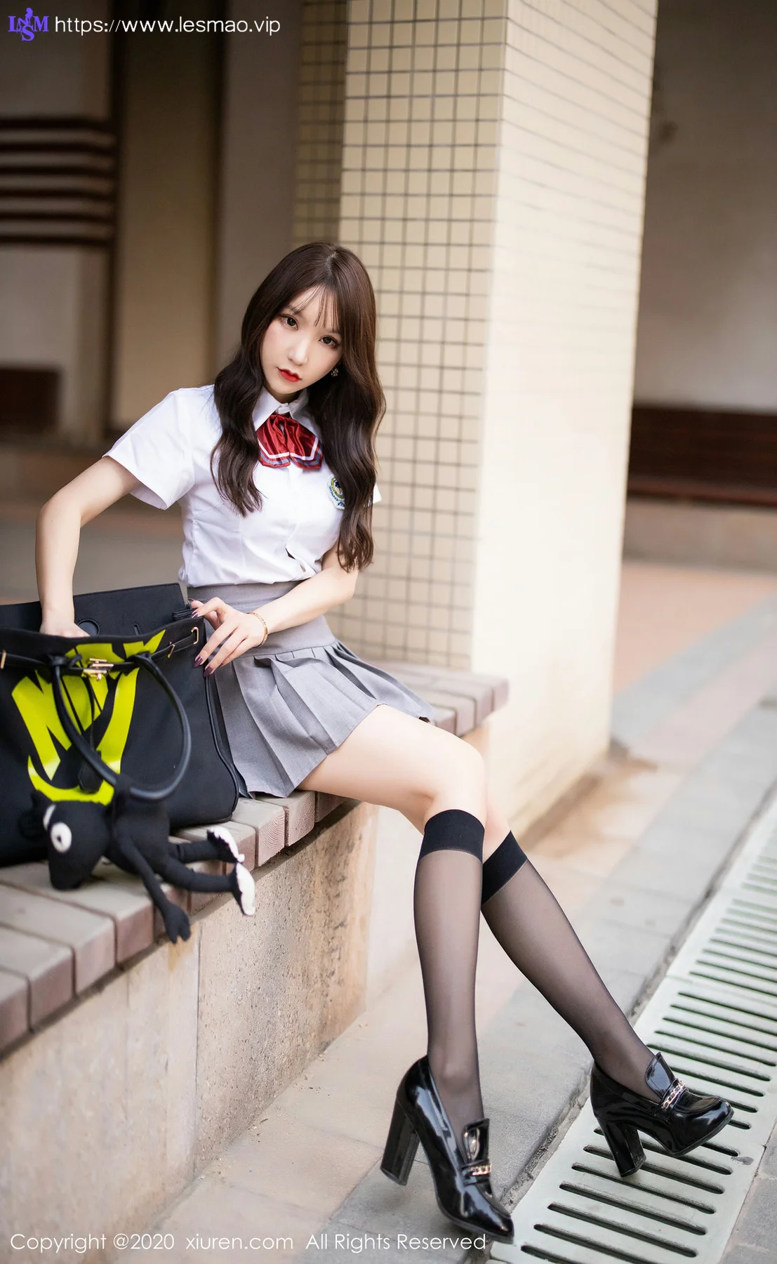 XiuRen 秀人 No.1899 短裙制服93P 周于希Sandy 性感外拍写真 - 10