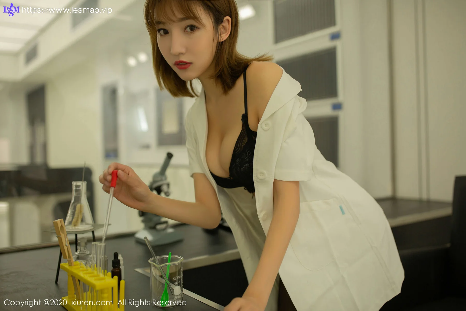 XiuRen 秀人 No.1931 实验室美女写真 陆萱萱 - 5