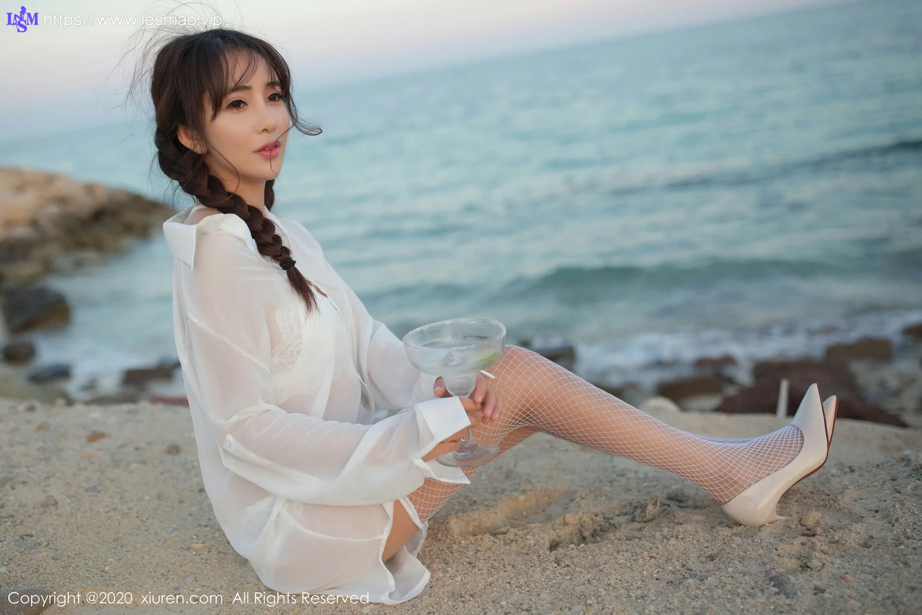 XiuRen 秀人 No.1951 沙滩网袜外拍 陶喜乐_lele 东欧旅拍写真 - 7
