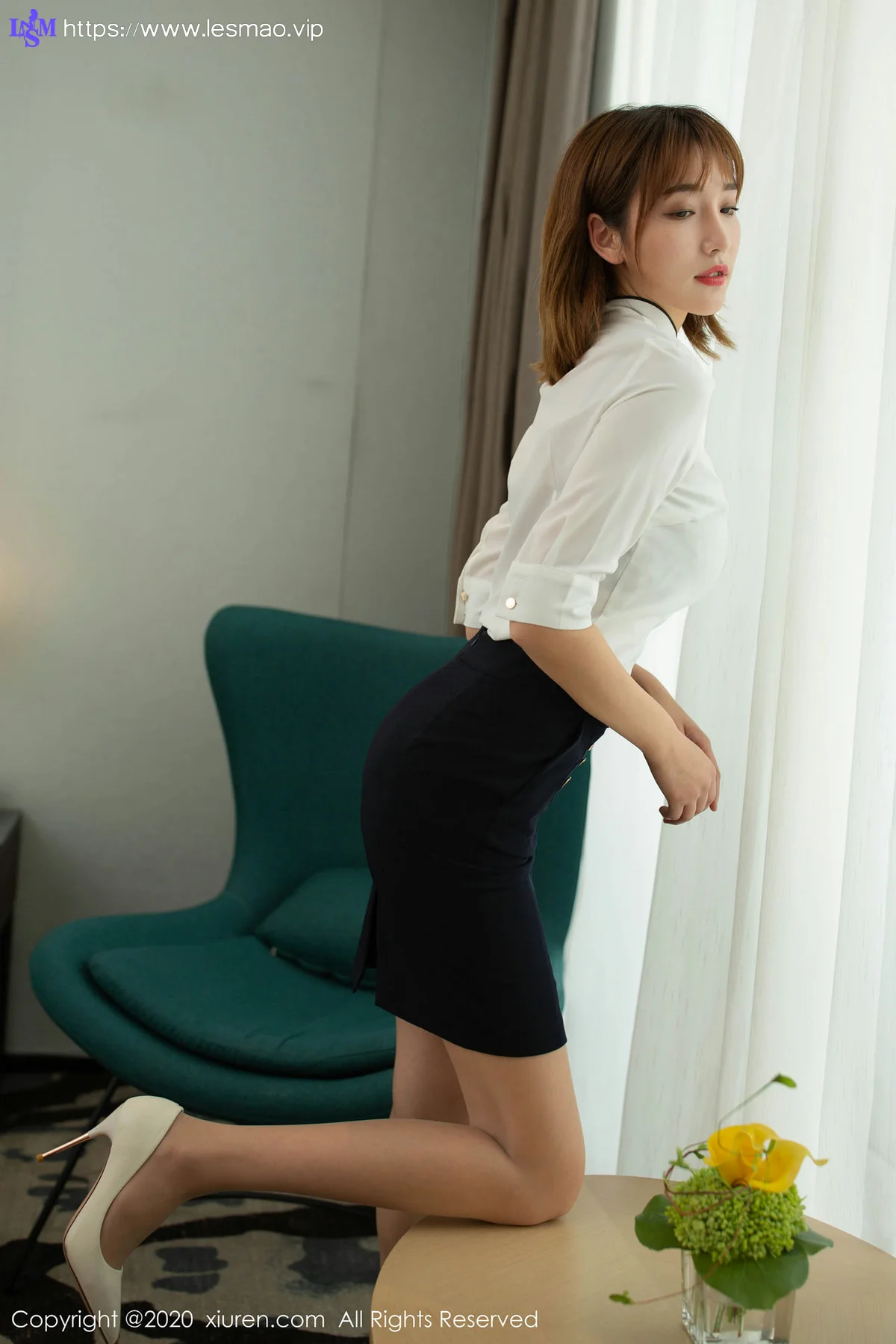 XiuRen 秀人 No.2033 短裙制服OL85P 陆萱萱 停车场主题写真 - 7
