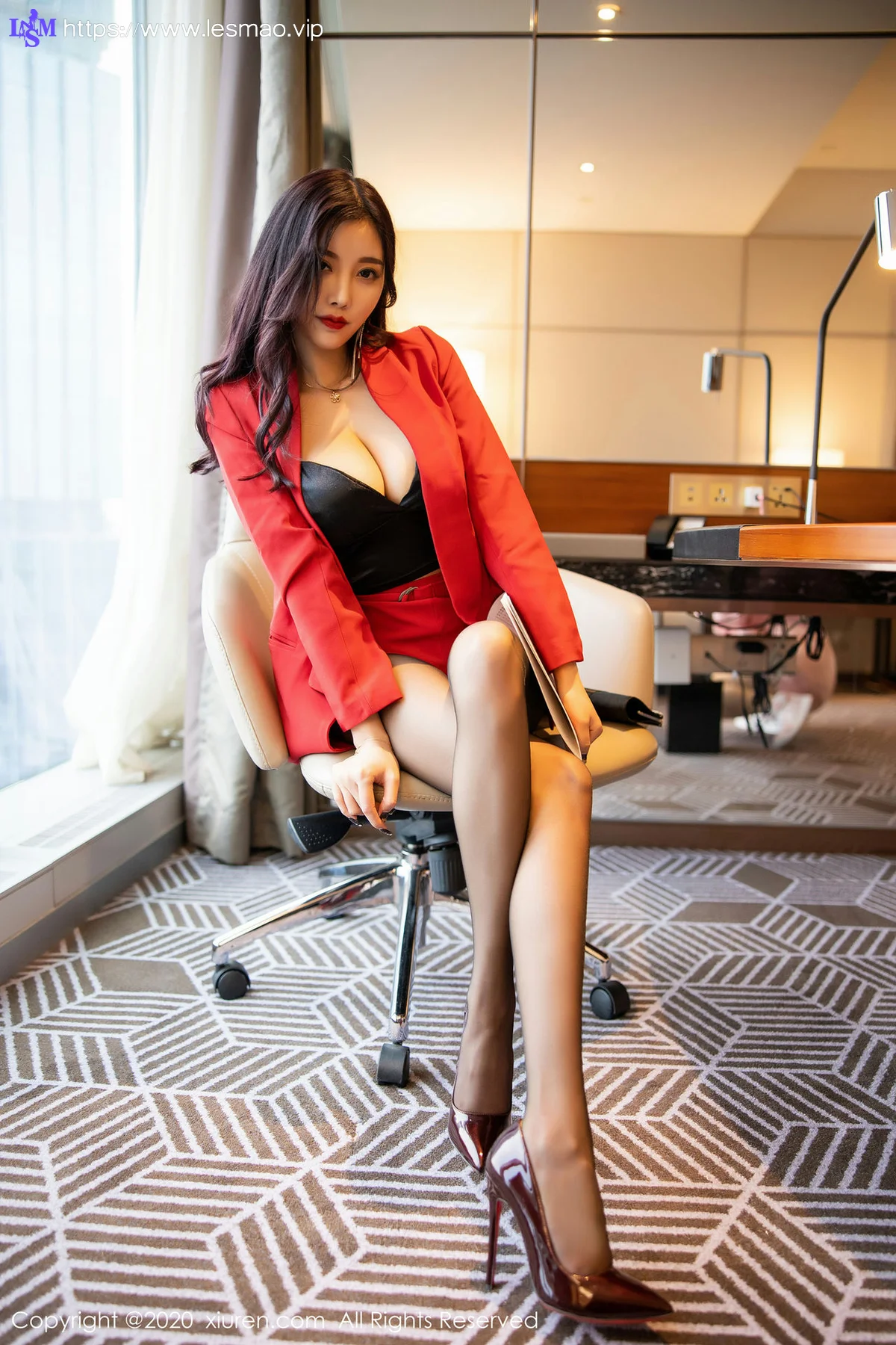 XiuRen 秀人 No.2069 诱人职业装 杨晨晨sugar 性感私房写真 - 9