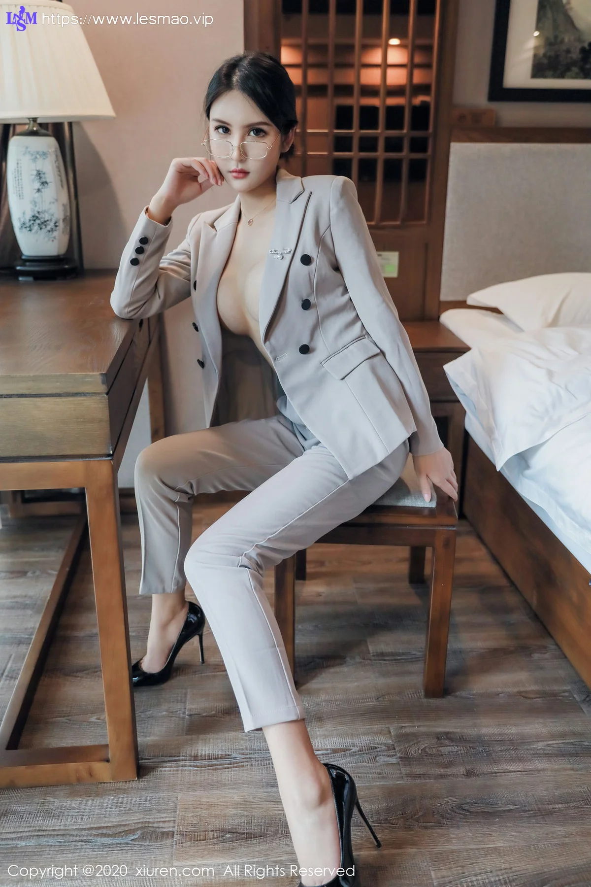 XiuRen 秀人 No.2098 典藏版新写真 Emily顾奈奈 - 1