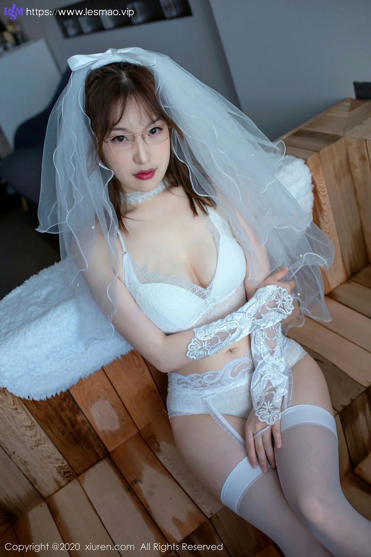 XiuRen 秀人 No.2359 诱惑婚纱蕾丝小宣fancy 大理旅拍 新人模特 - 2