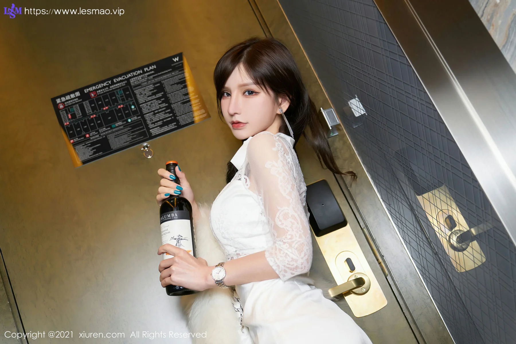 XiuRen 秀人 No.3230  酒后的Sandy 周于希Sandy 情景写真 - 2