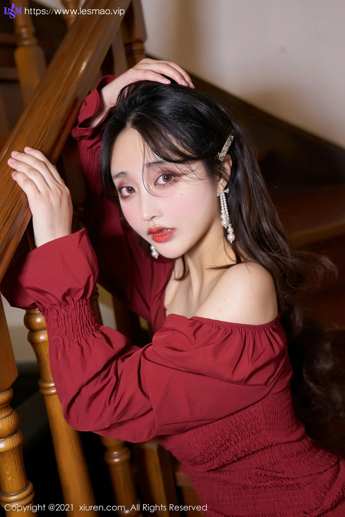 XiuRen 秀人 No.3476  深V抹胸短裙 林子欣Freya 心愿旅拍写真 - 2