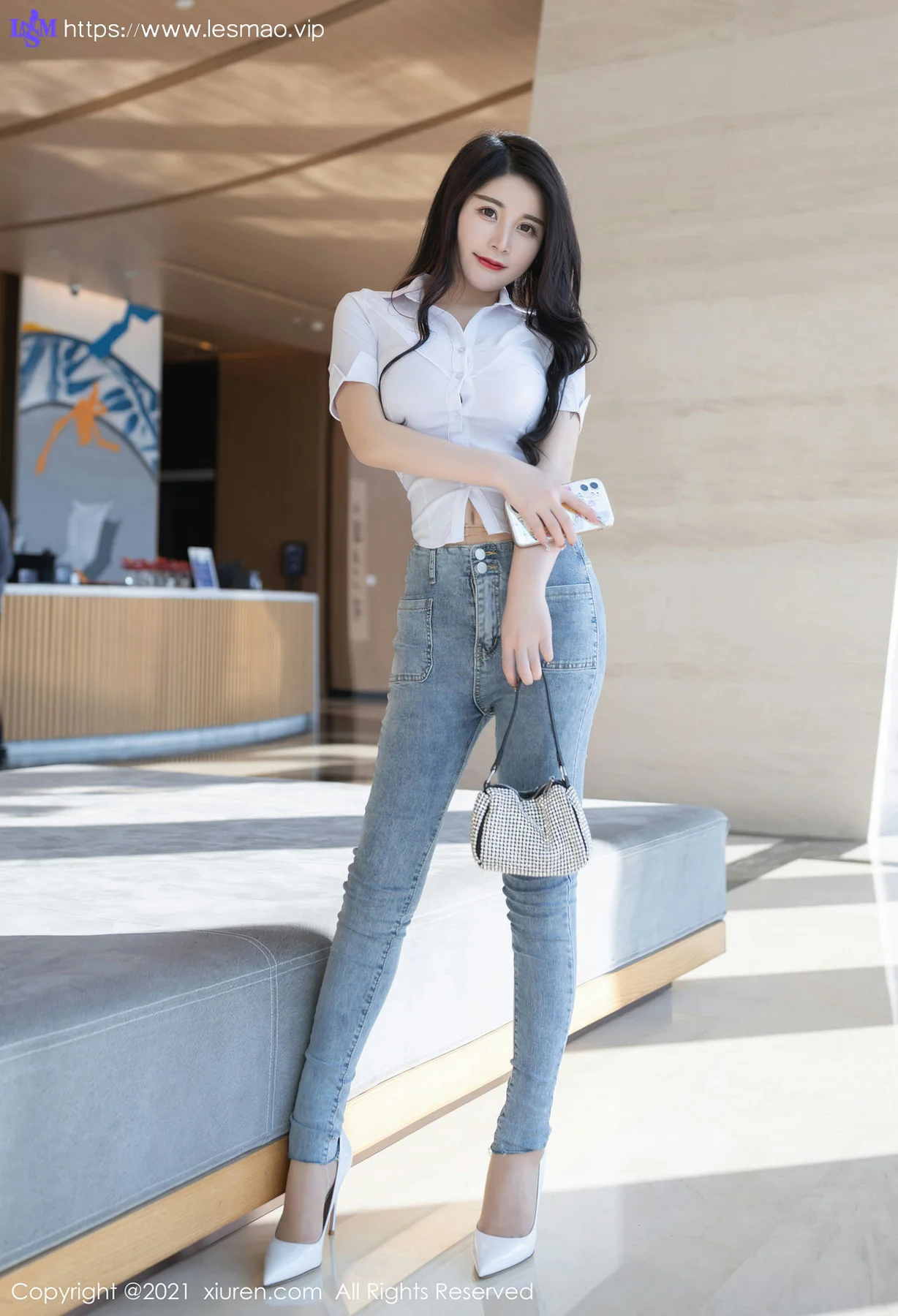 XiuRen 秀人 No.3501  爆乳衬衫 美七Mia 澳门旅拍写真 - 2