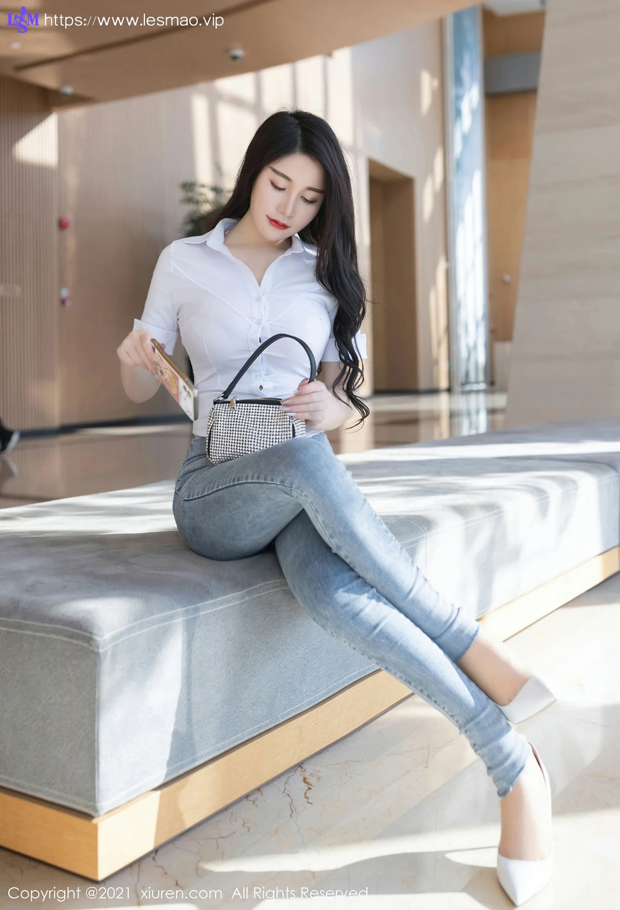 XiuRen 秀人 No.3501  爆乳衬衫 美七Mia 澳门旅拍写真 - 3