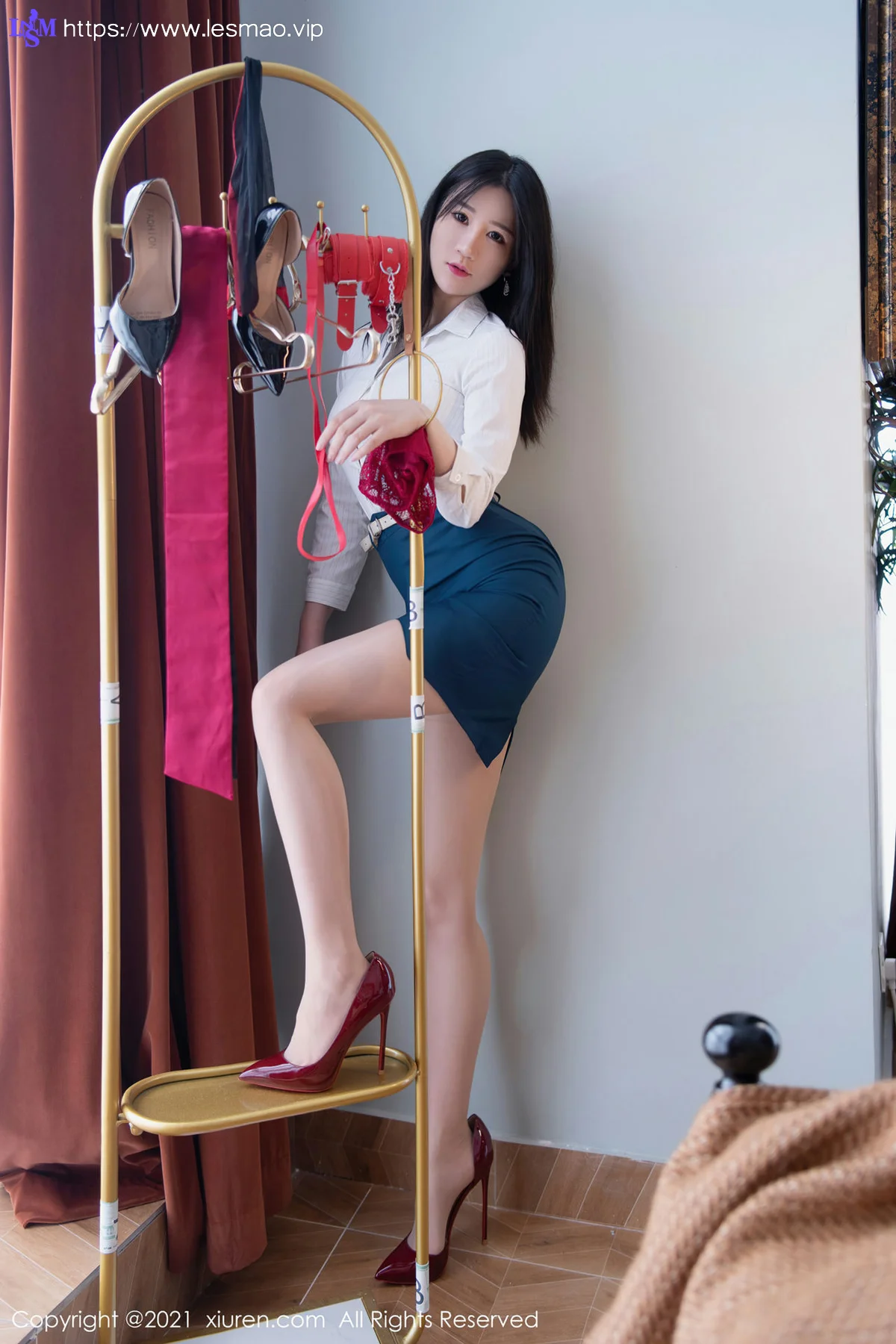 XiuRen 秀人 No.4022 香瓜臀御姐 顾乔楠Cora 性感写真3 - 1